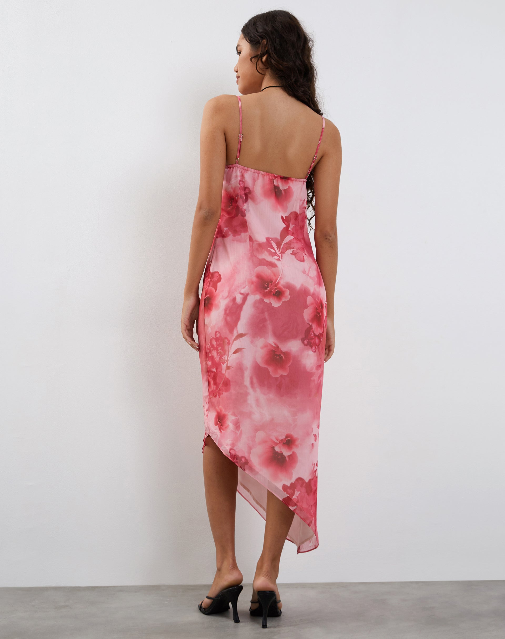 Image de la robe midi Preston en rose floral aquarelle