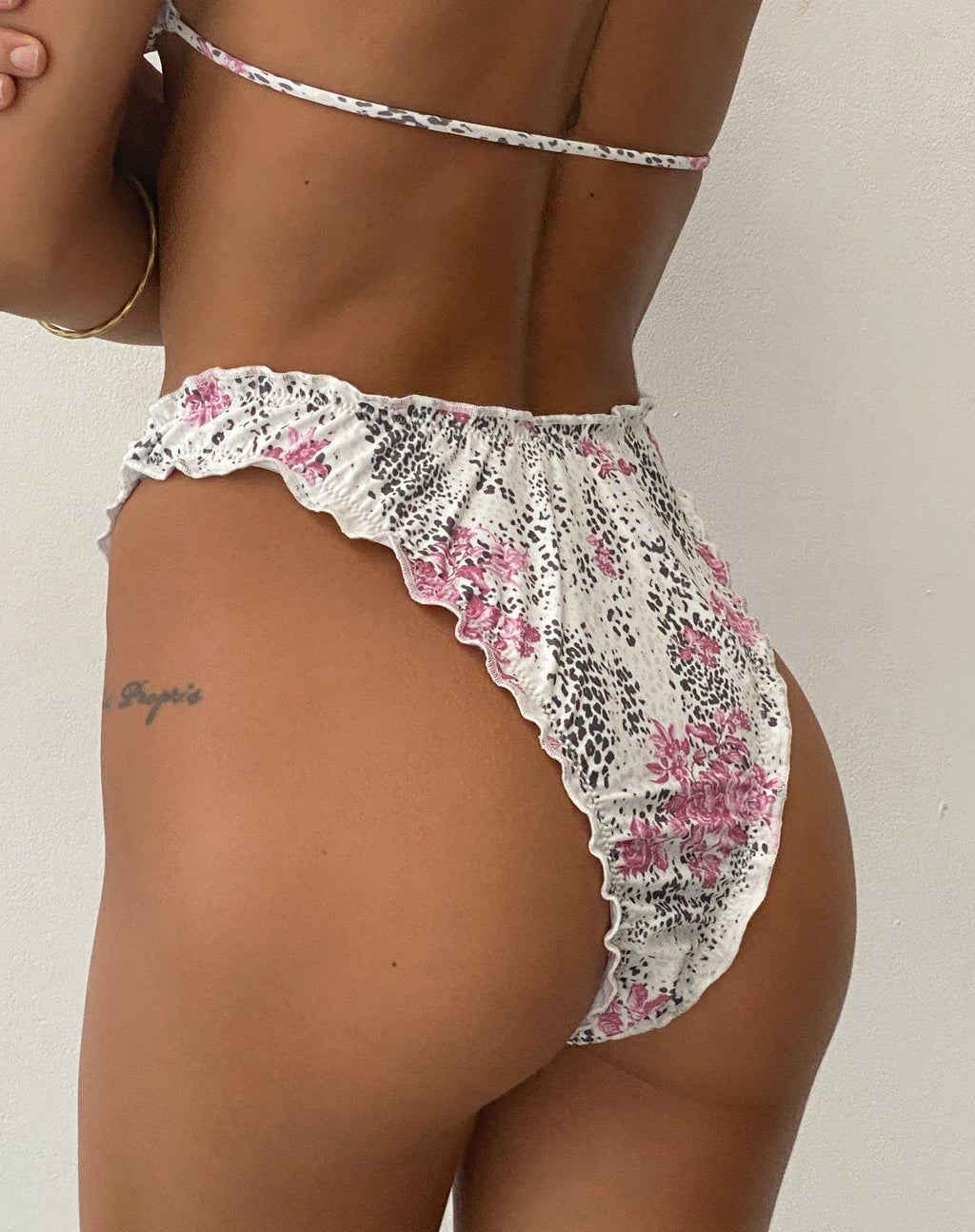 Bas de bikini Veroly, imprimé fleur de jungle blanche