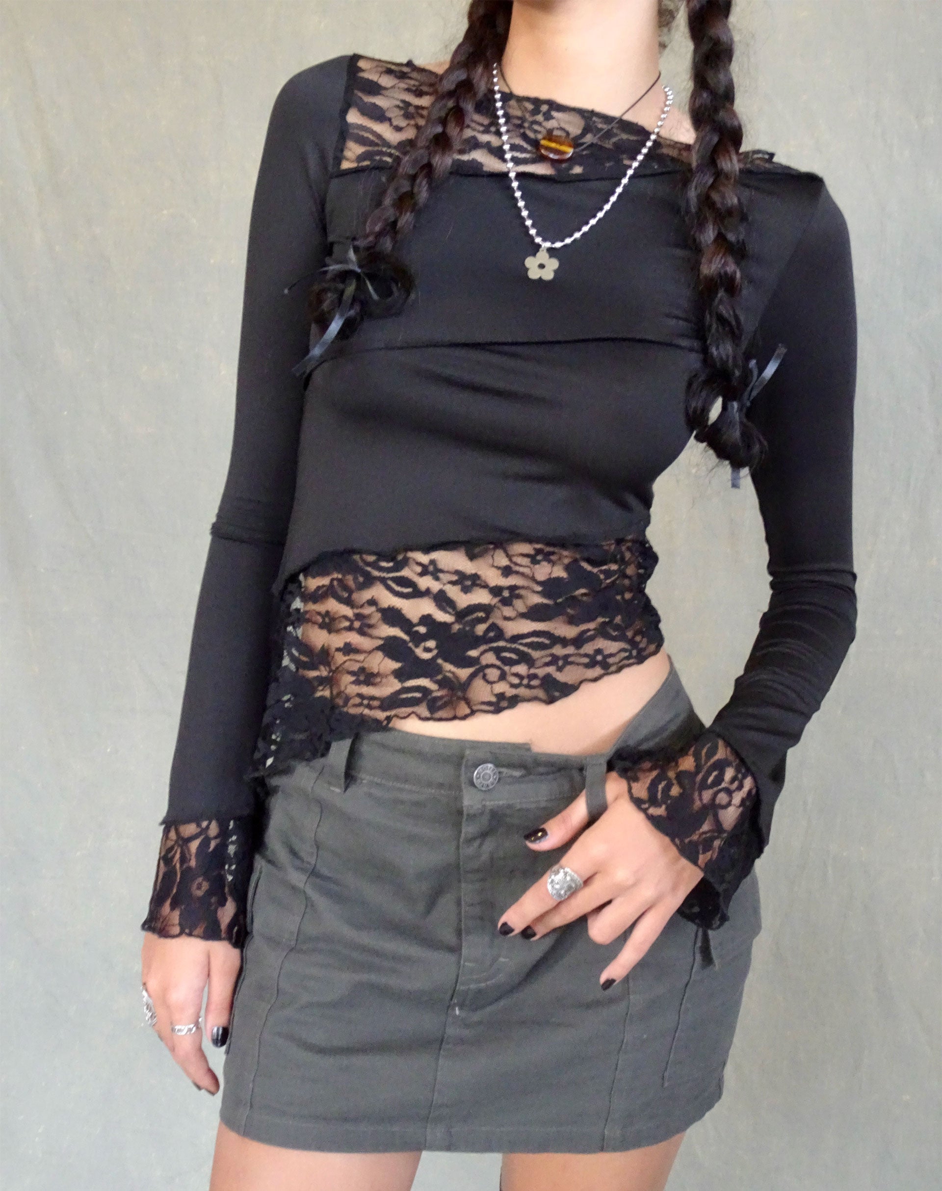 image de Lucca Long Sleeve Top in Lace Black