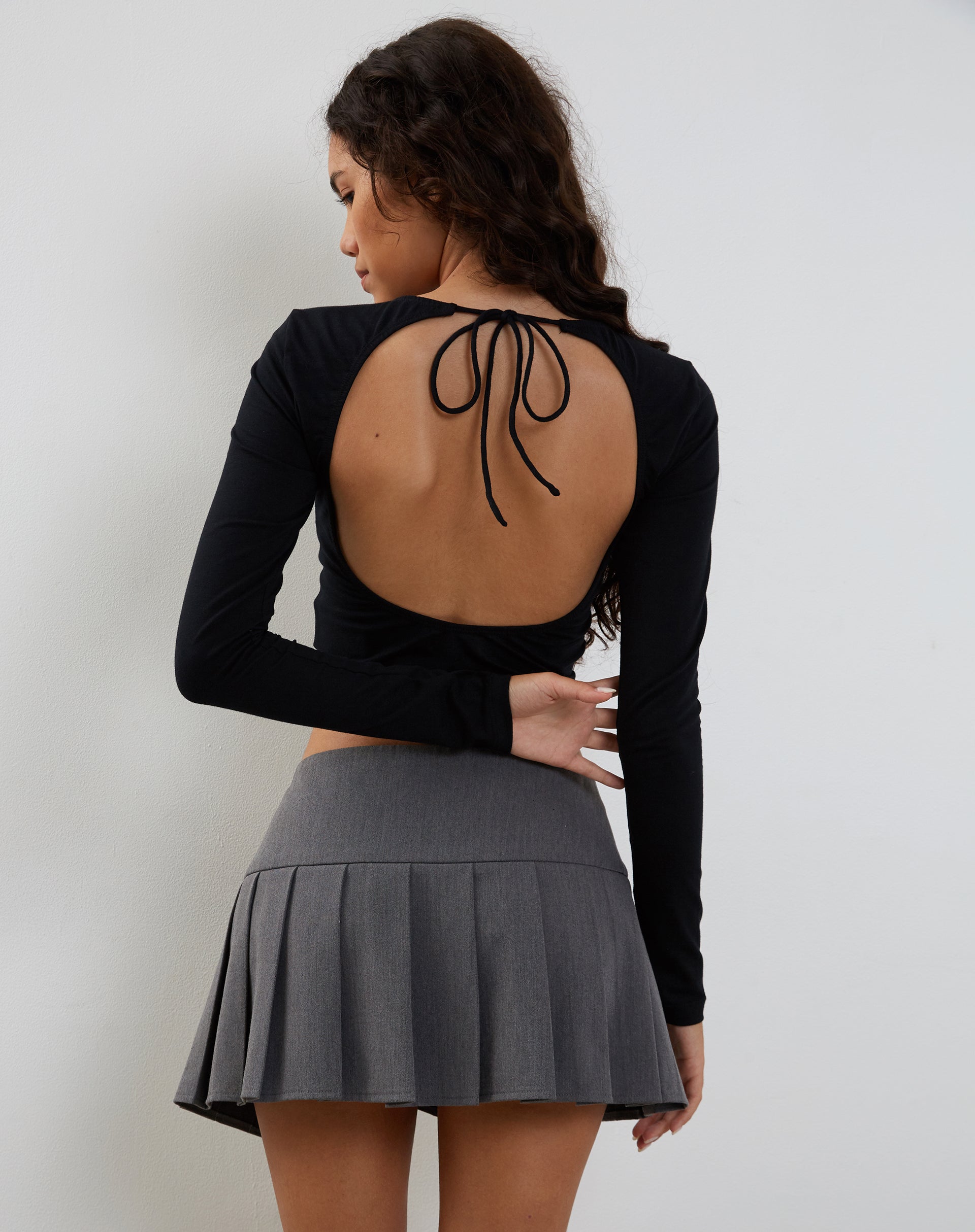 Image de Ratmi Long Sleeve Open Back Top in Black