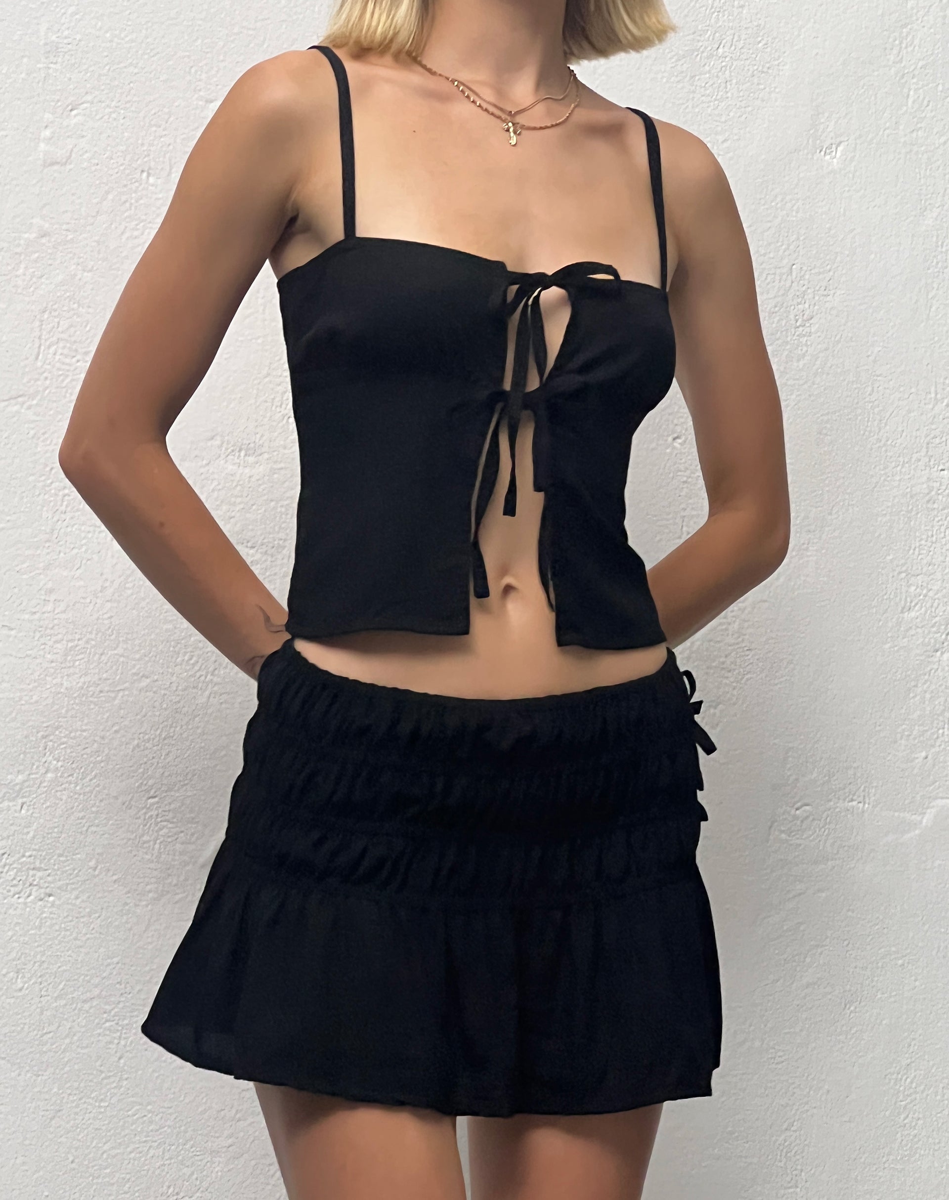 Image de Raymi Tie Front Cami Top in Black