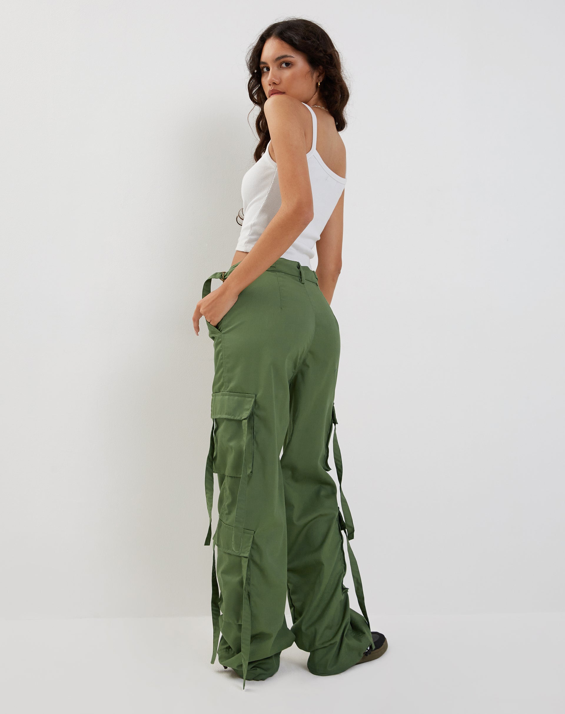 Image de Edgar Pantalon cargo à jambes larges en vert militaire