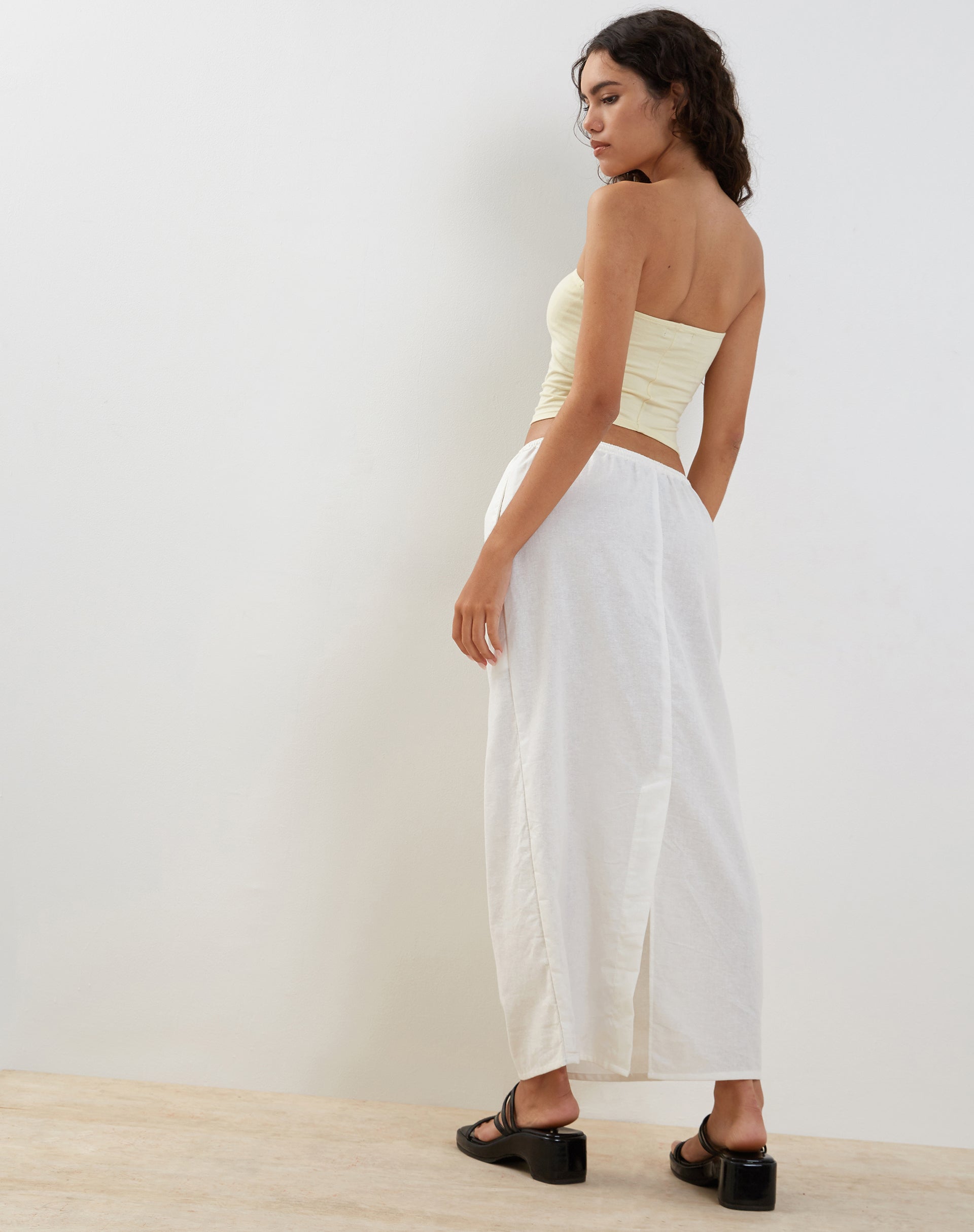image de Joelene Midi Skirt in White