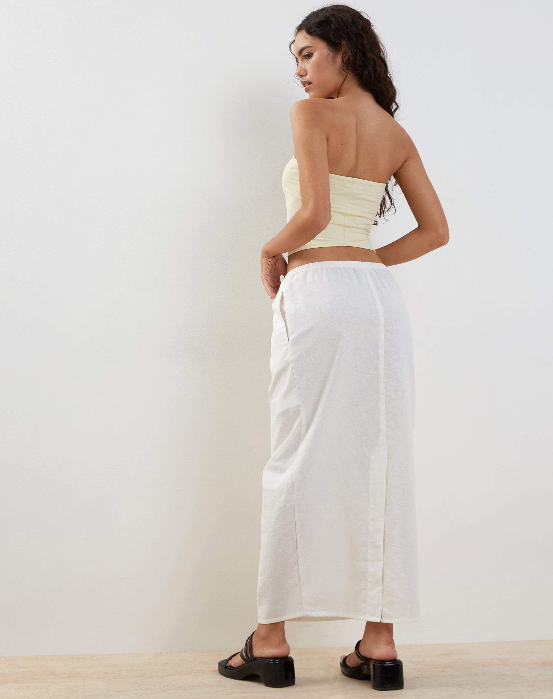 image de Joelene Midi Skirt in White