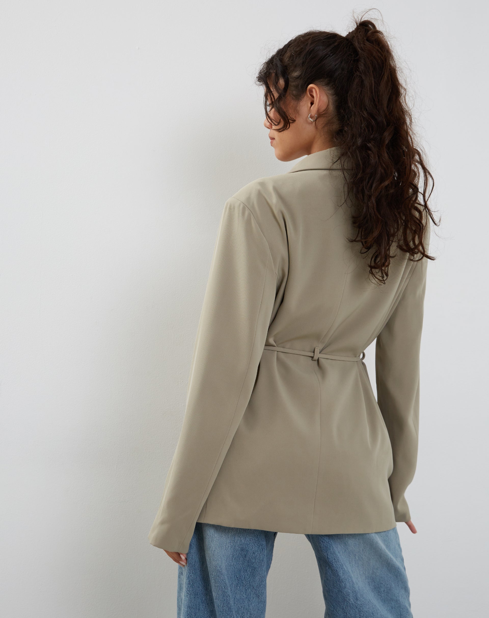 Image de Mayta Blazer à taille nouée en taupe tailleur