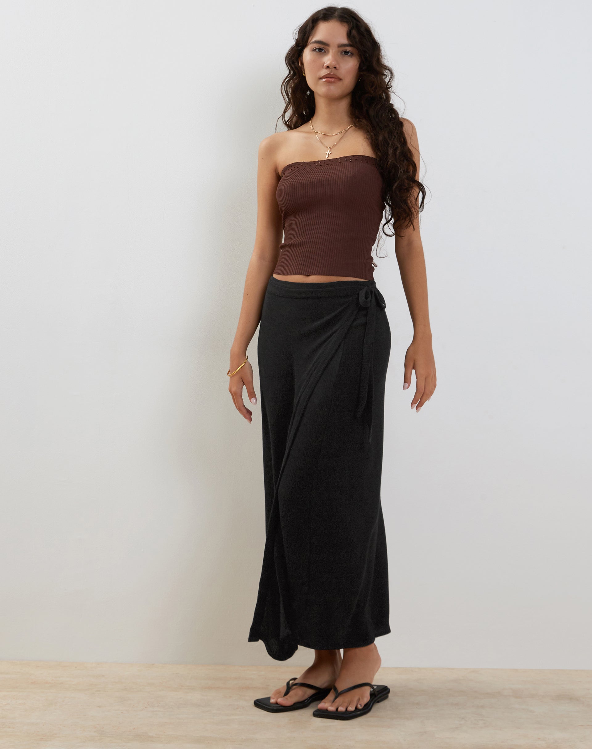 image de Peria Maxi Wrap Skirt in Black Crinkle