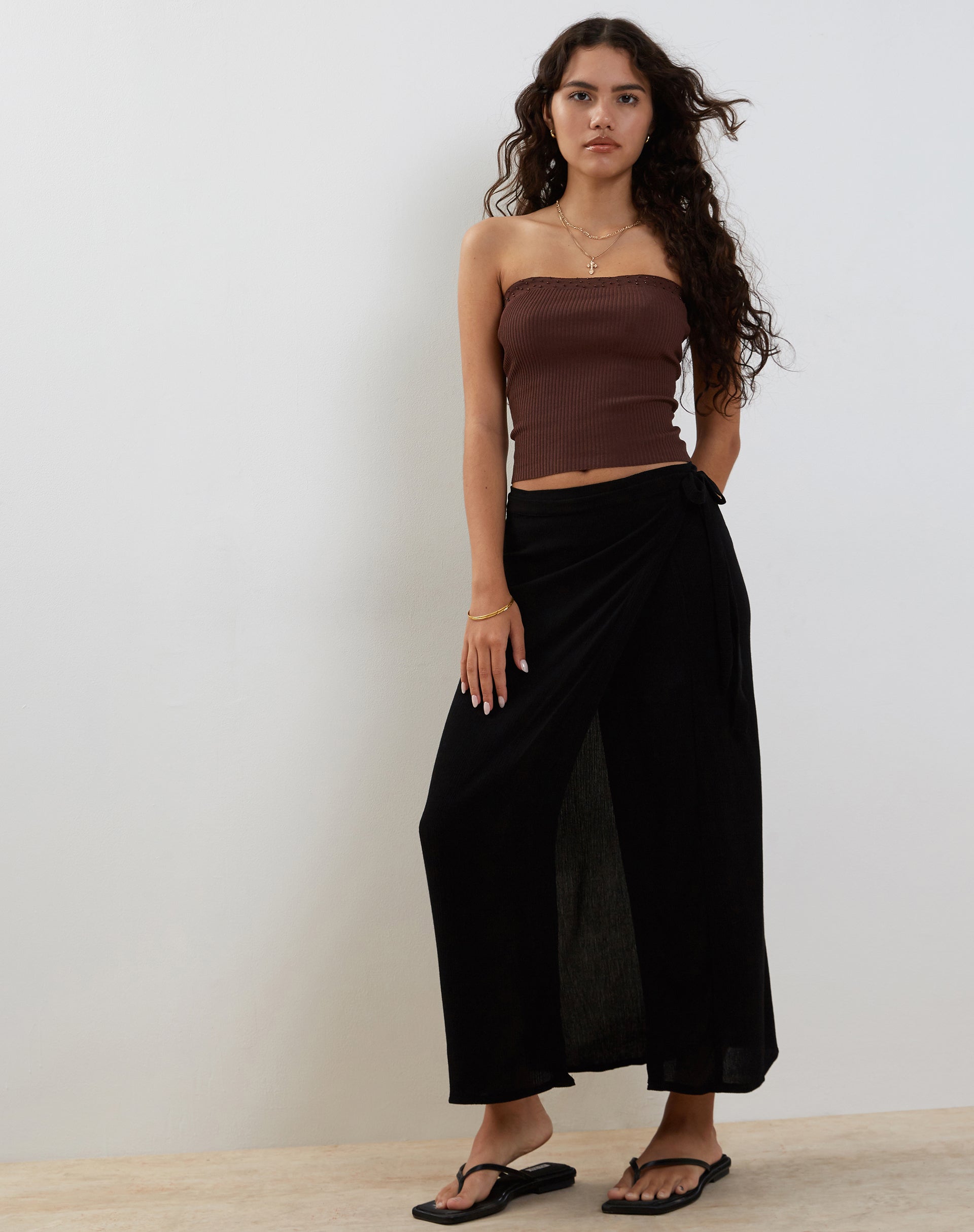 image de Peria Maxi Wrap Skirt in Black Crinkle
