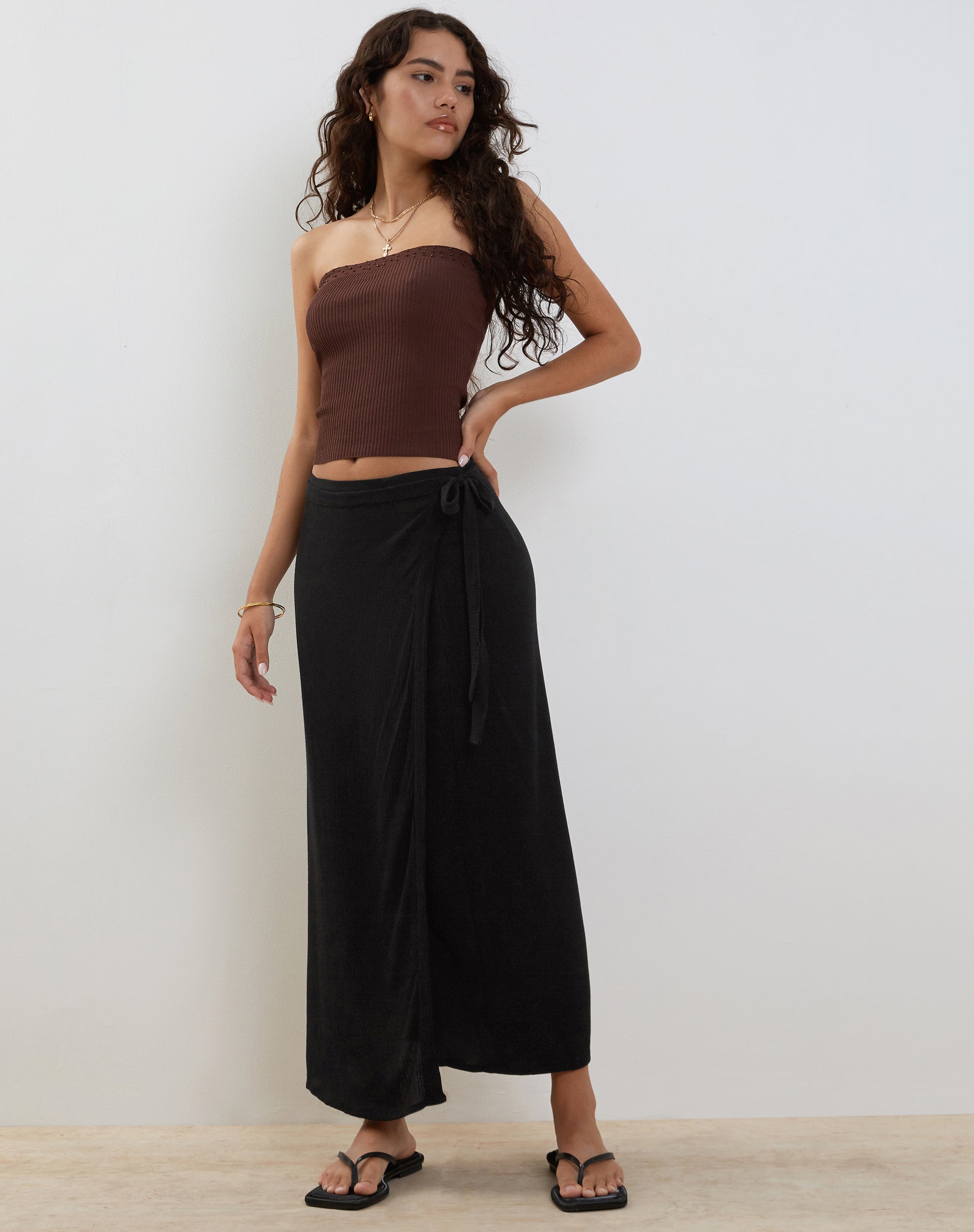image de Peria Maxi Wrap Skirt in Black Crinkle