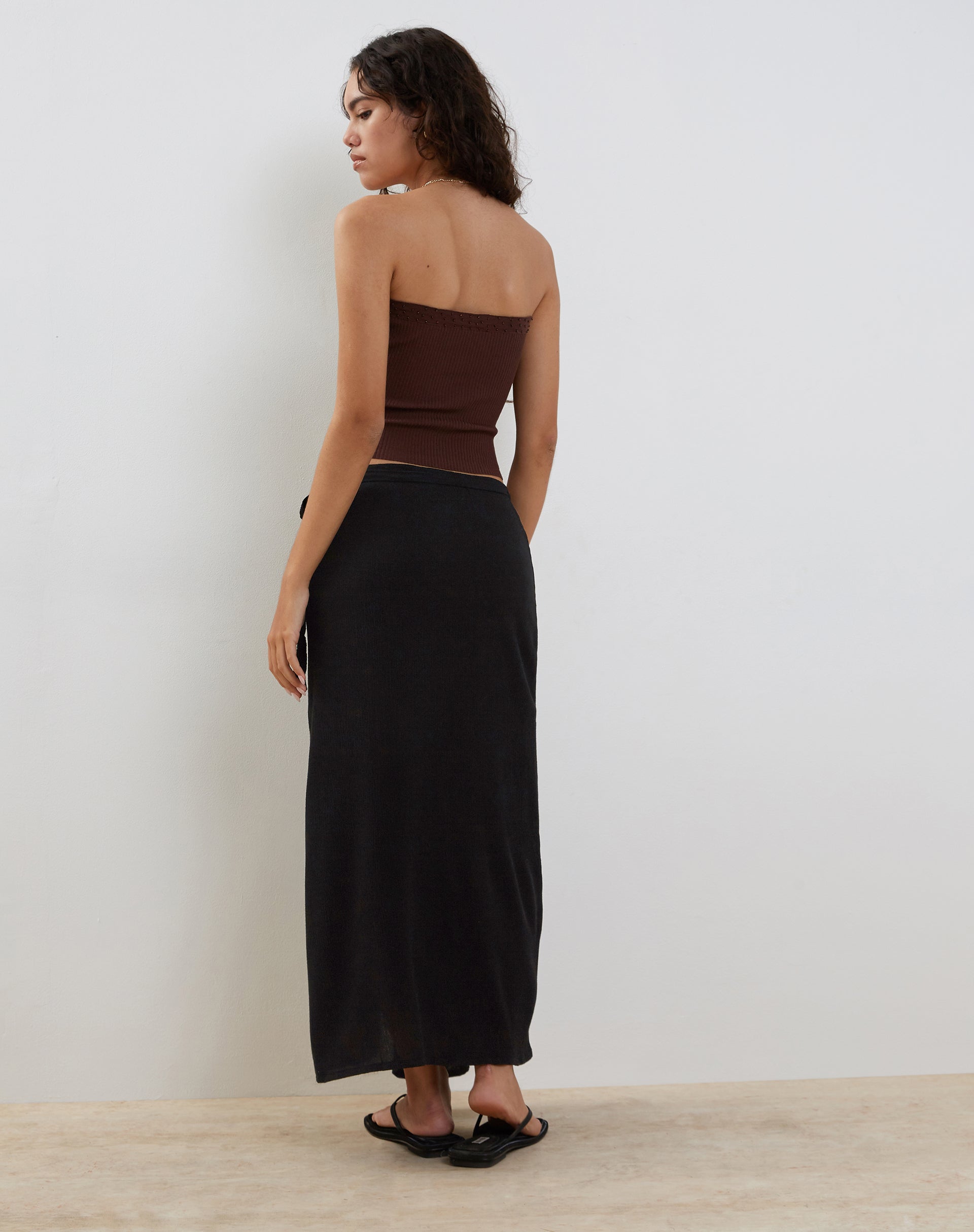 image de Peria Maxi Wrap Skirt in Black Crinkle