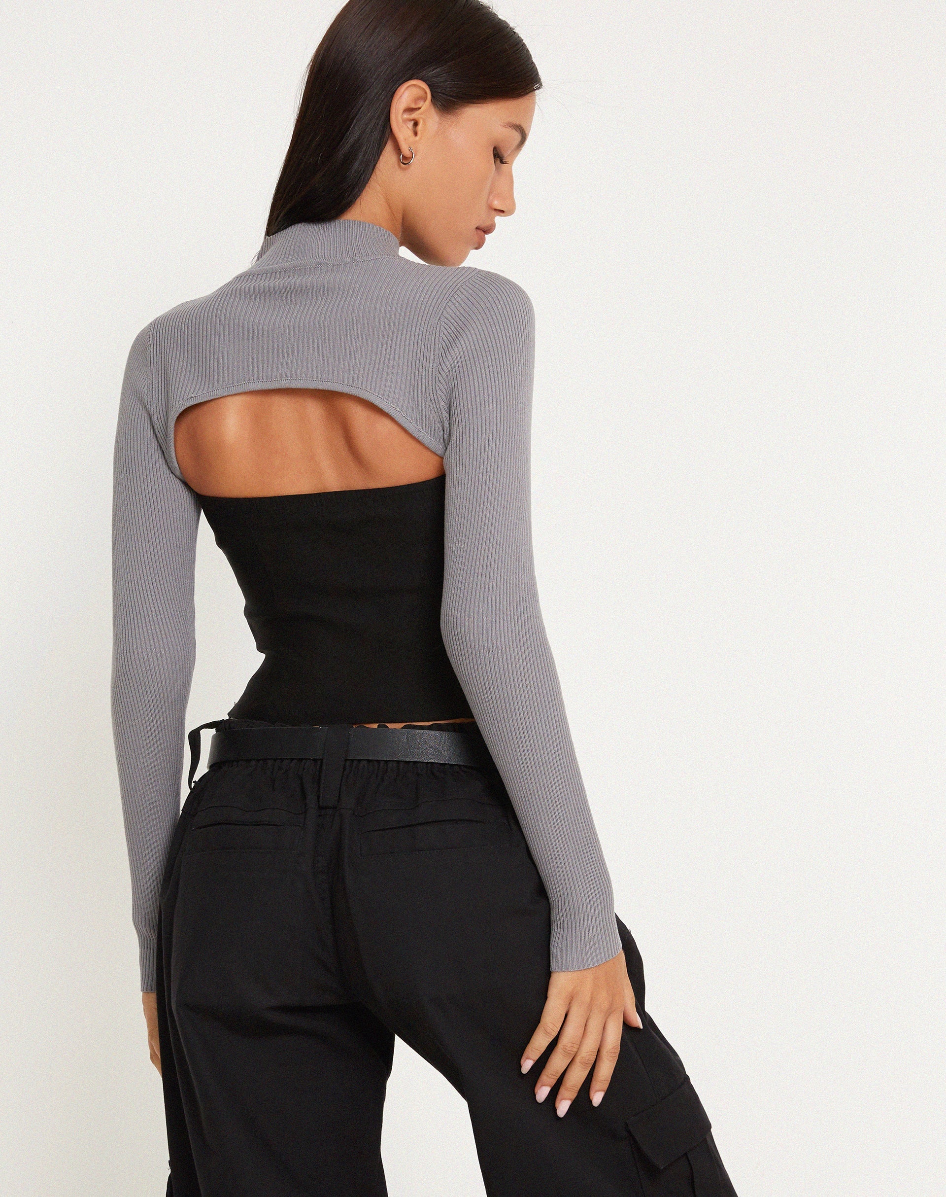 image de Renjana Long Sleeve Shrug Top in Flint Gray