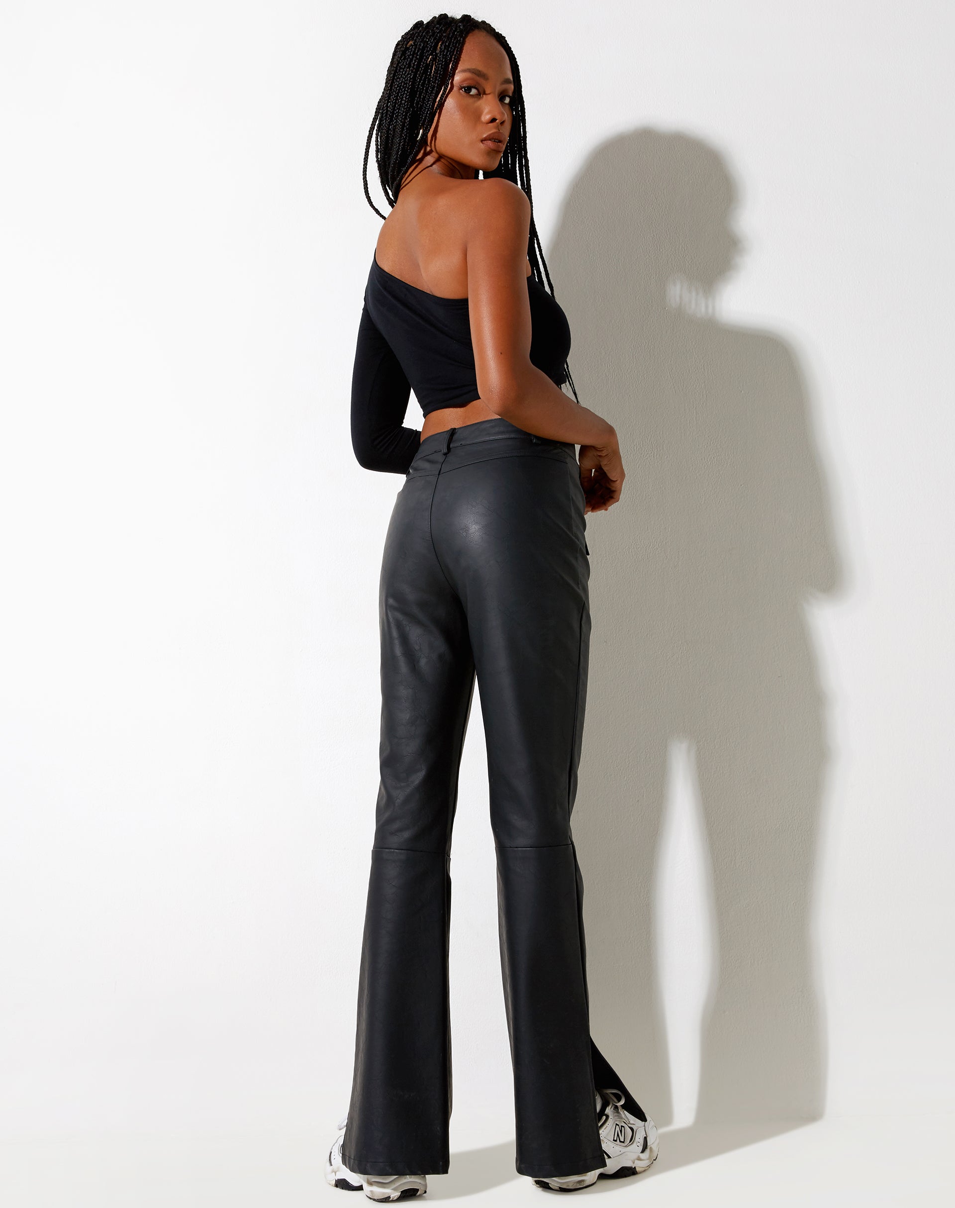 Image de Zolen Flare Trouser in Pu Matte Black