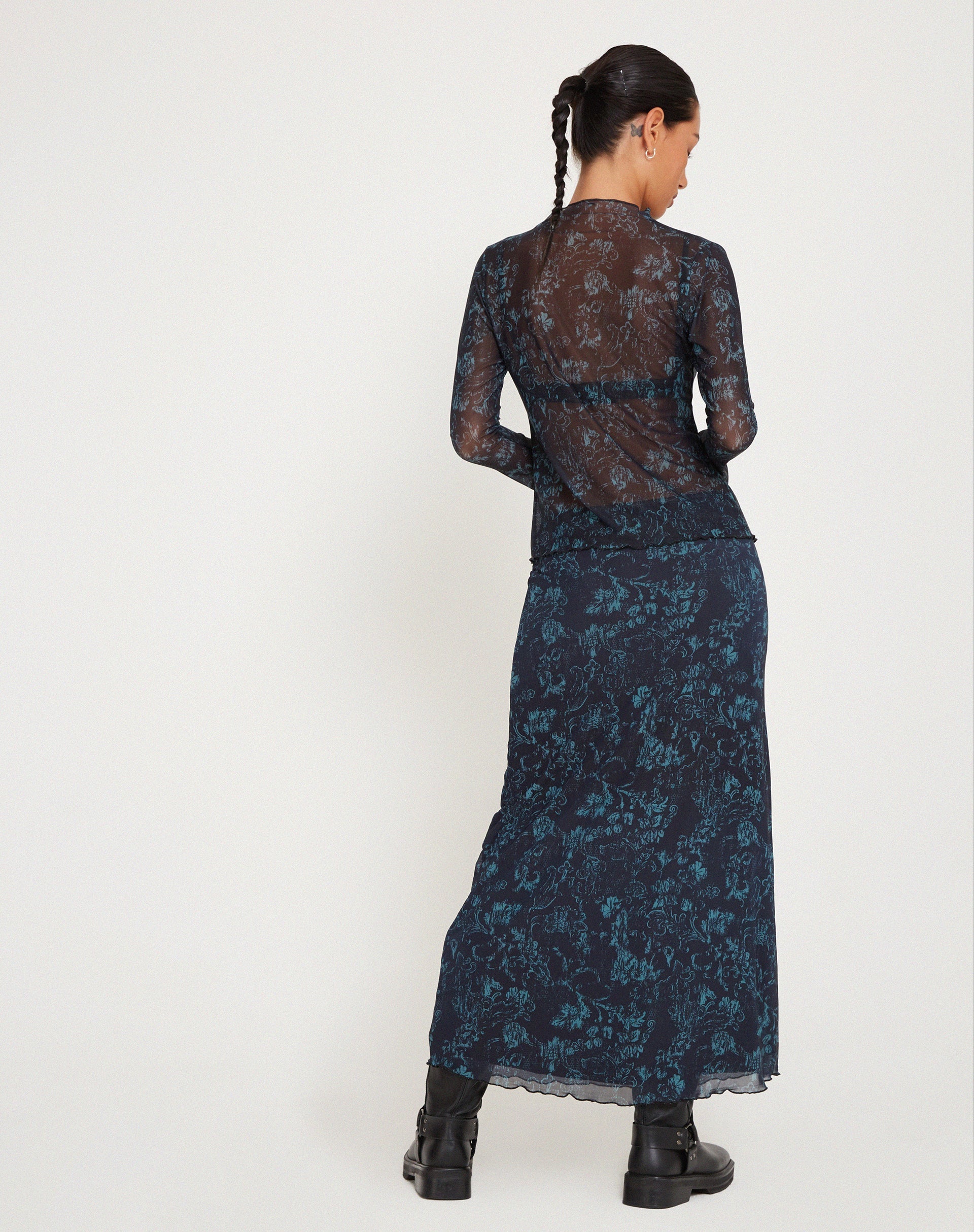 Image de Rindu Midi Skirt in Batik Botanical Black Green