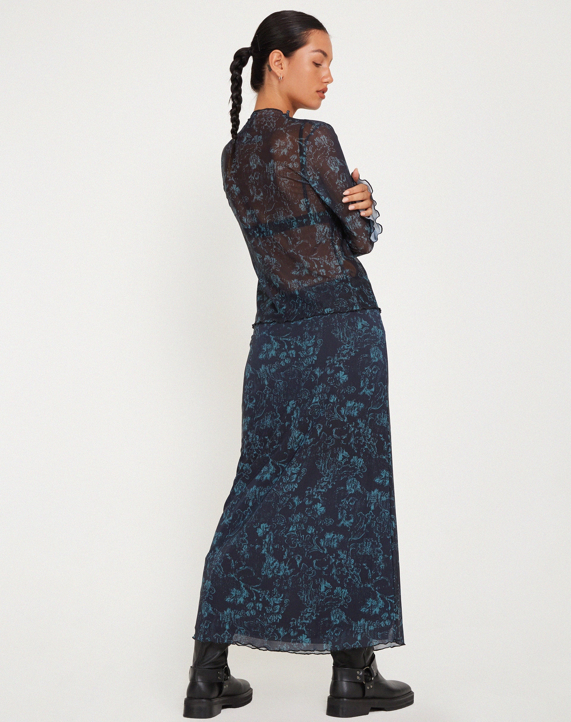 Image de Rindu Midi Skirt in Batik Botanical Black Green