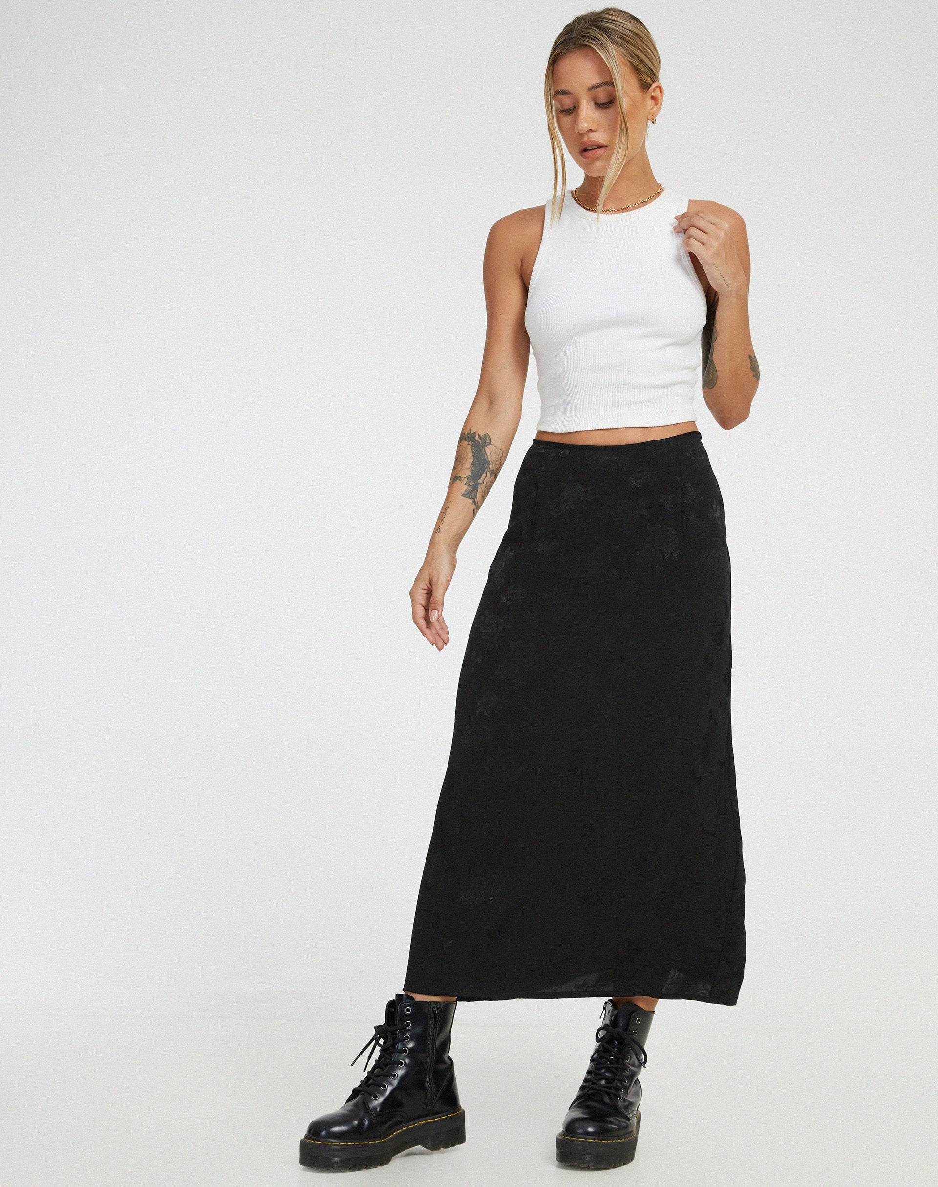 image de Rindu Midi Skirt in Satin Rose Black