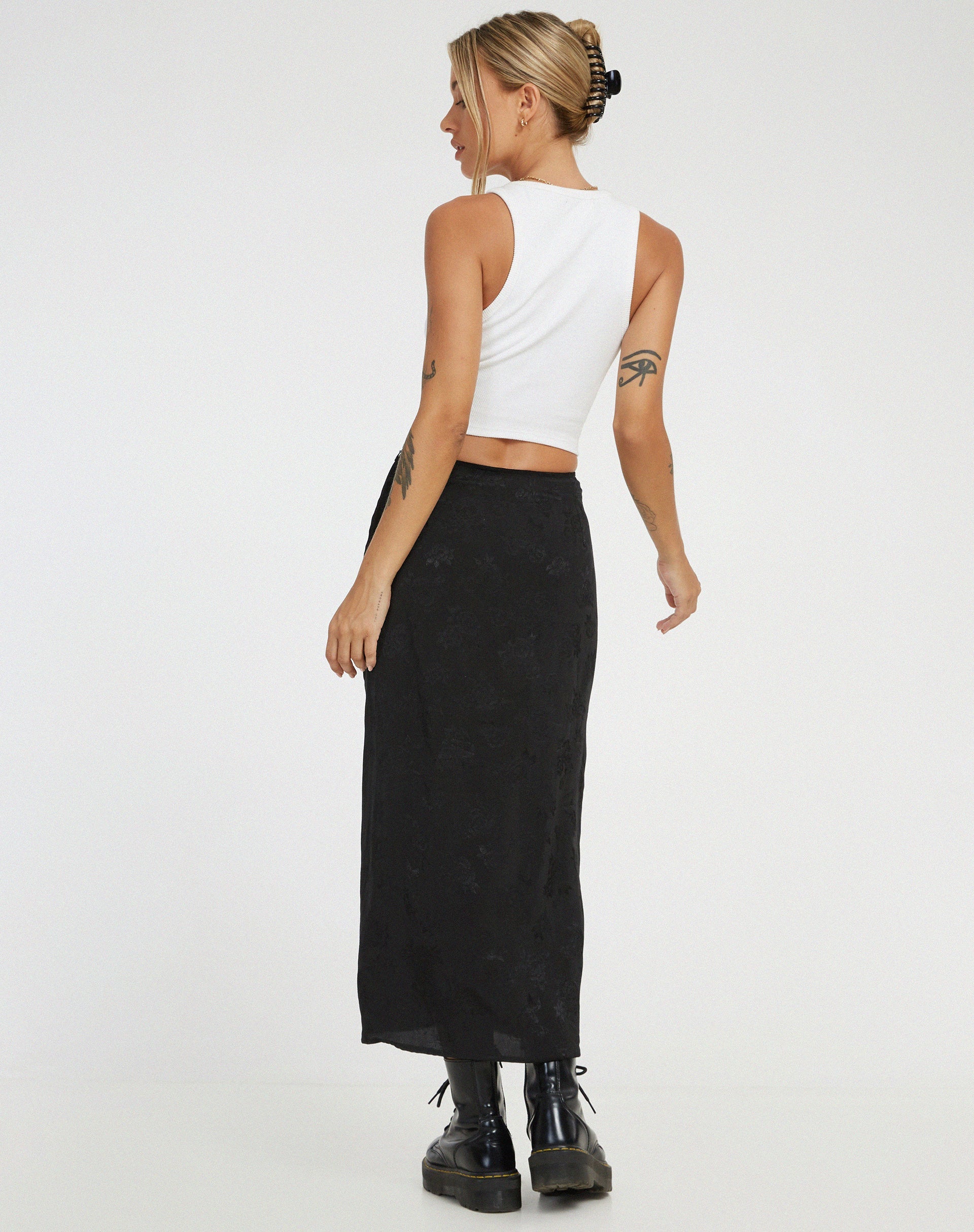 image de Rindu Midi Skirt in Satin Rose Black