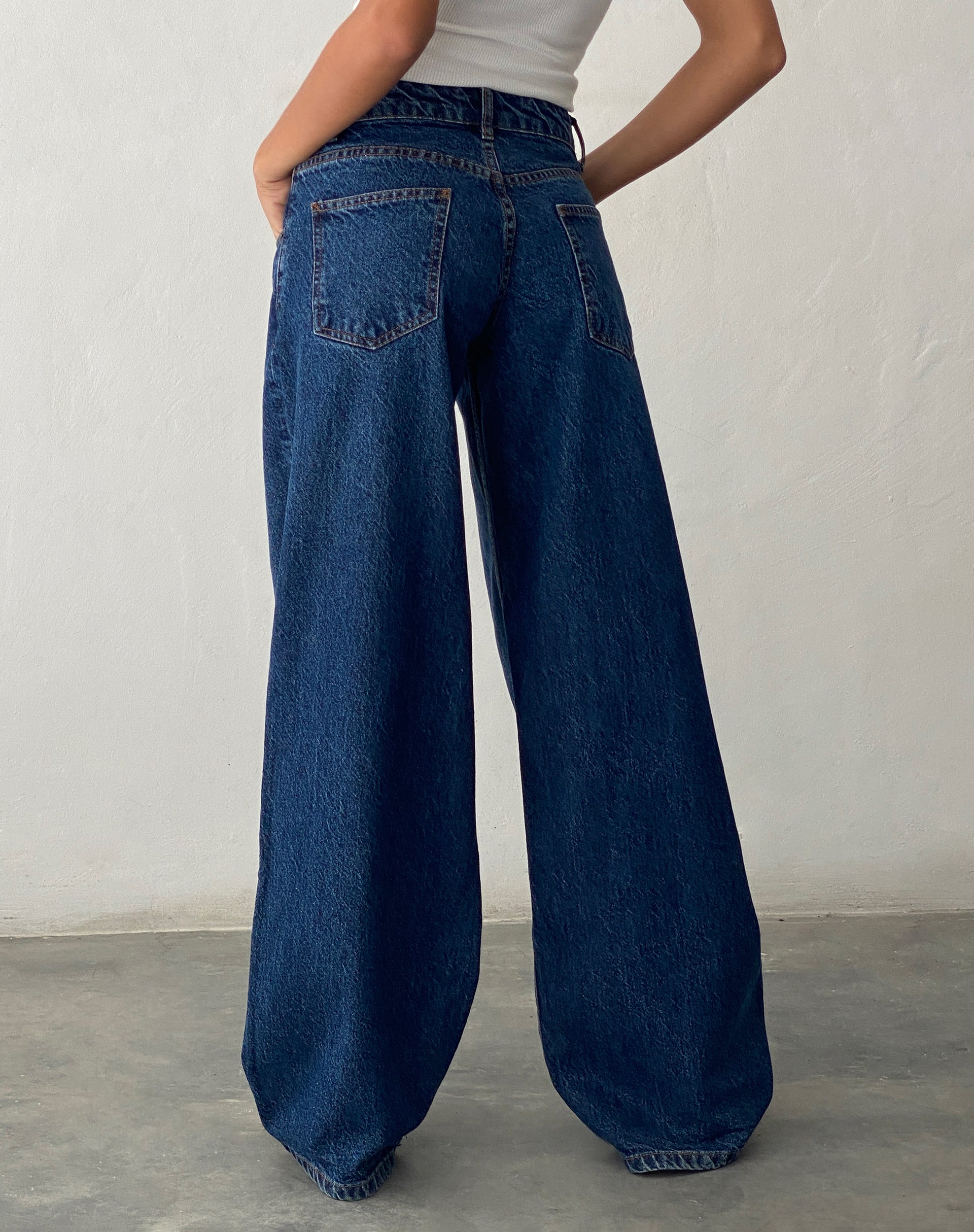 image de Ripped Roomy Extra Wide Low Rise Jean in Mid Blue Used