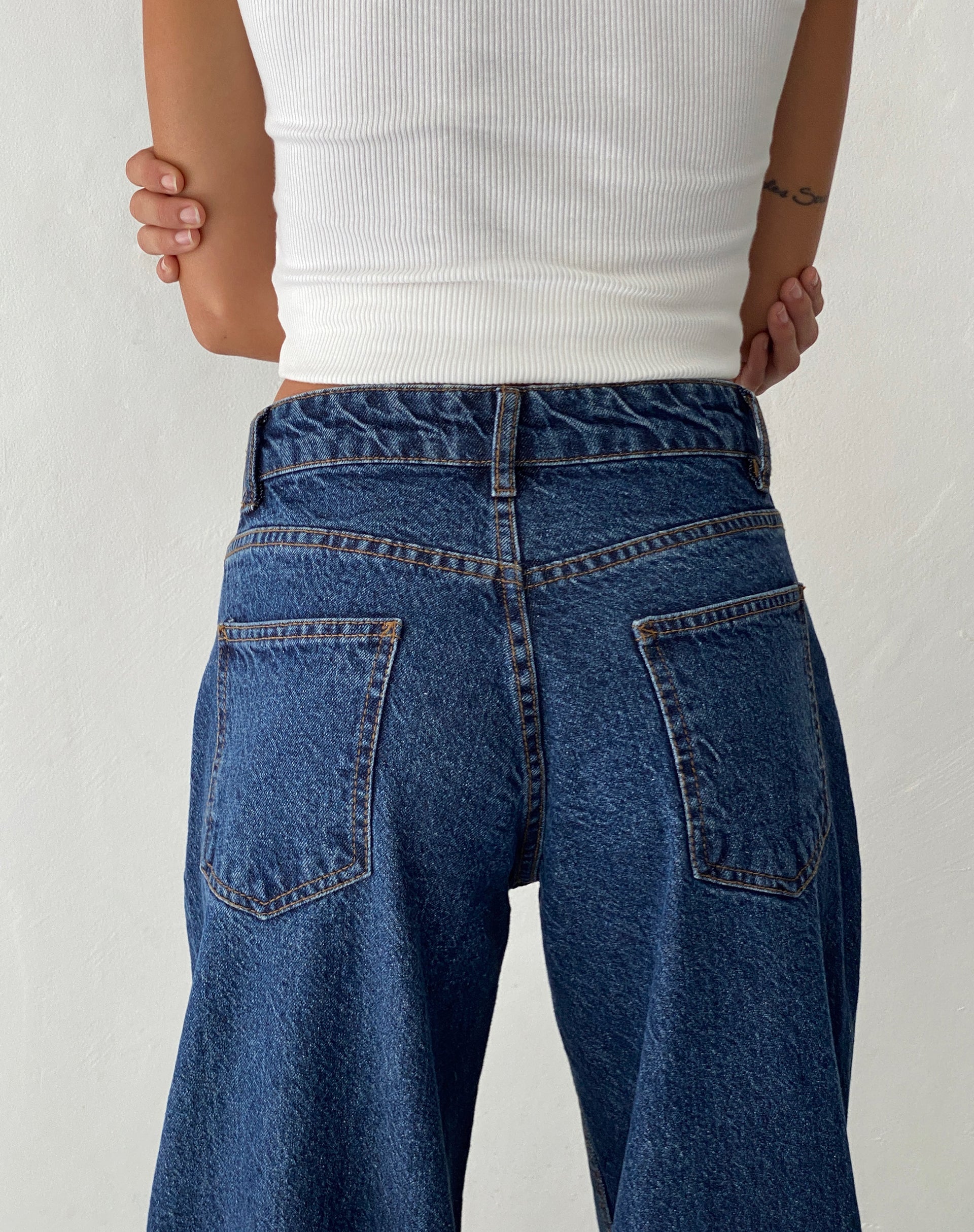 image de Ripped Roomy Extra Wide Low Rise Jean in Mid Blue Used