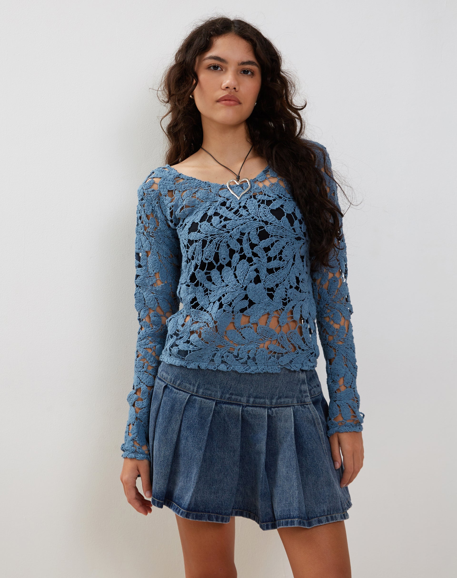 Image de Ripu Floral Crochet Long Sleeve Top in Midnight Blue