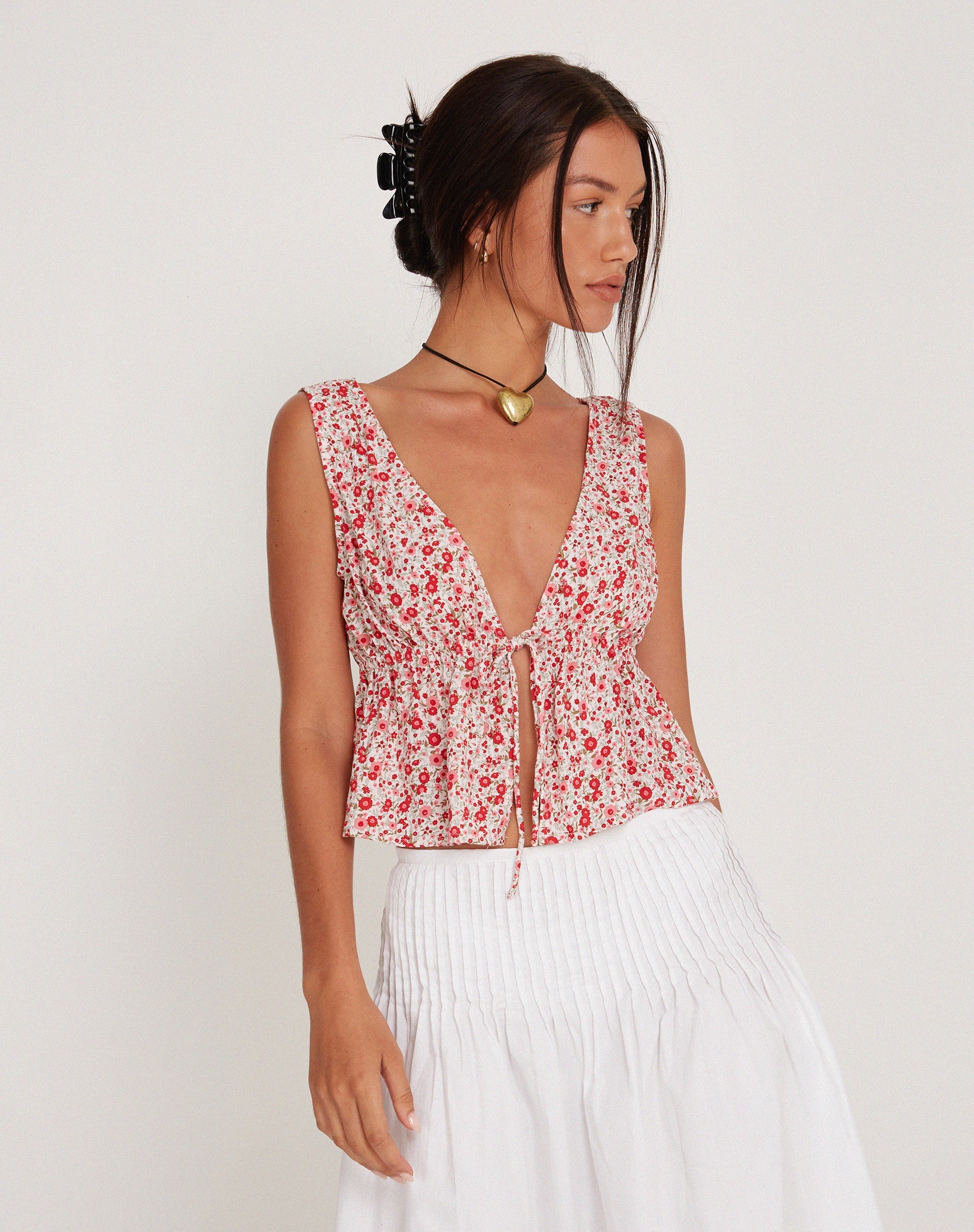 Image de Rolia Tie Front Top in Ditsy Floral Blush Red