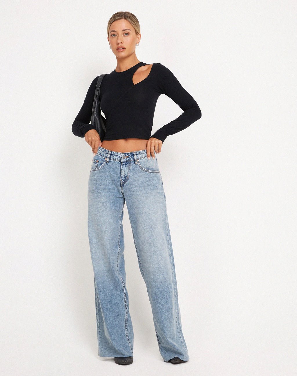 Jean taille basse Roomy à ourlet brut extra large, délavé en bleu vintage