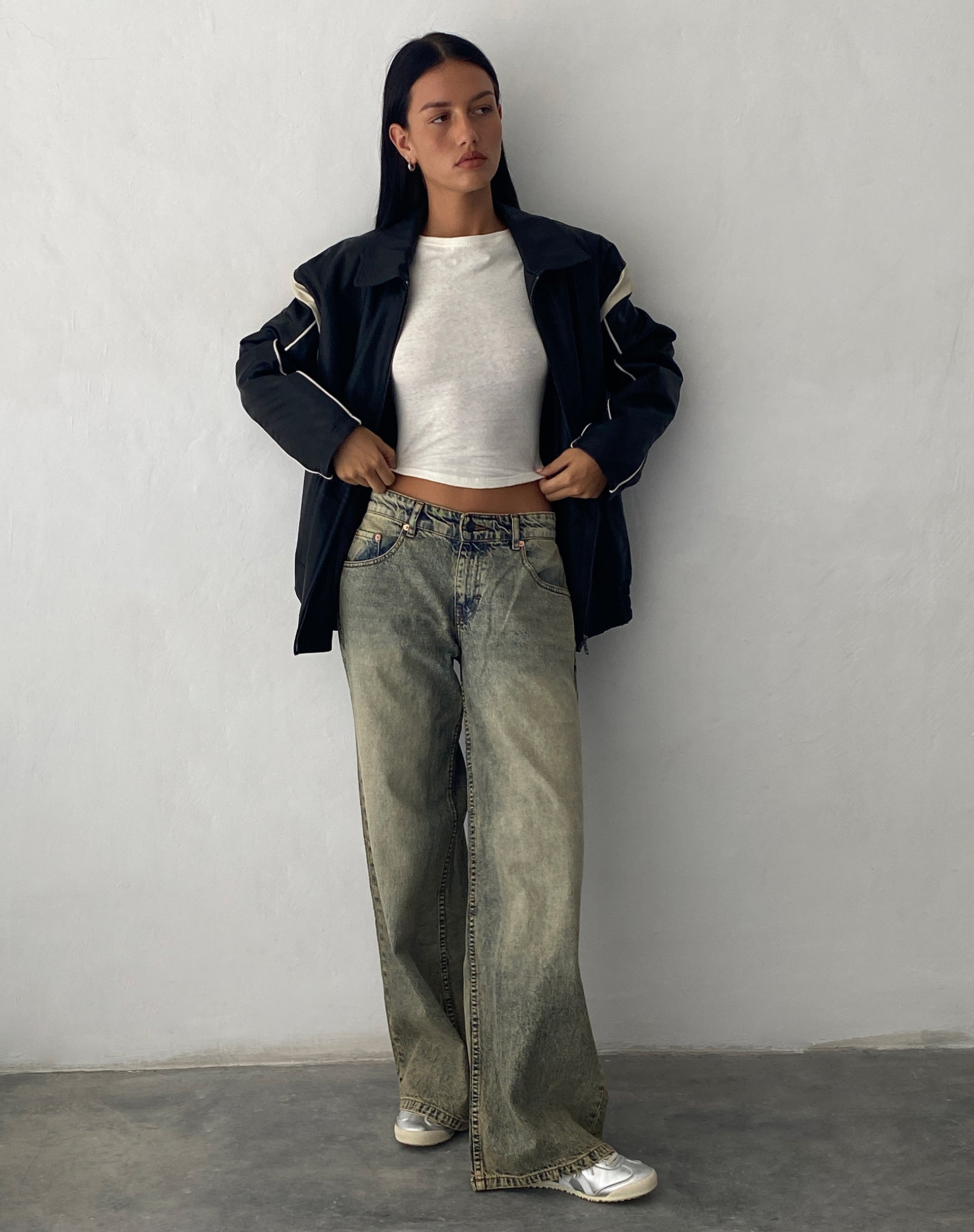 Image de Roomy Extra Wide Low Rise Jeans in Sand Wash Blue