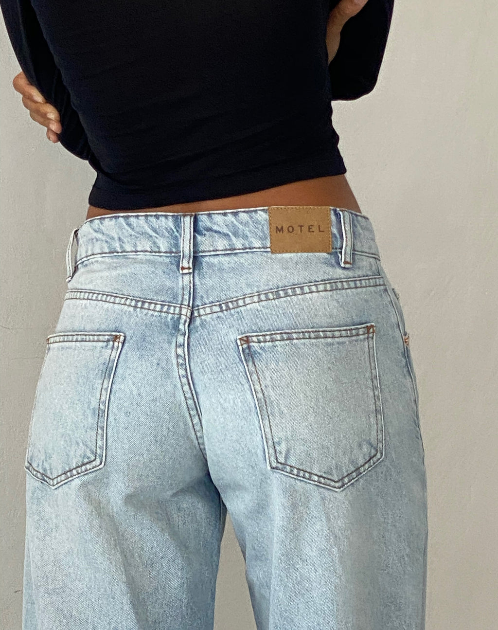 Jean à taille basse extra-large Roomy en délavage bleu clair extrême