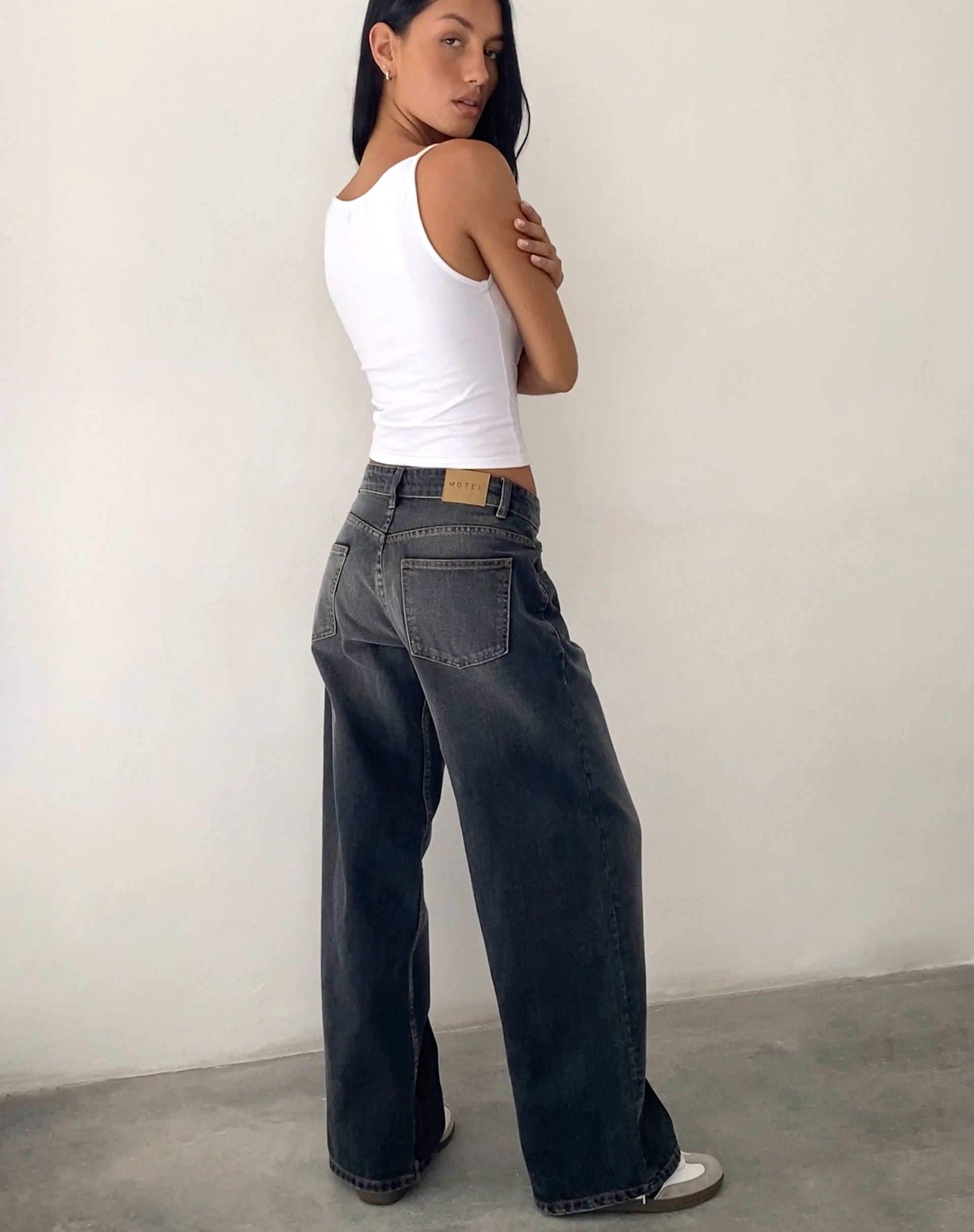 Image de Roomy Extra Wide Low Rise Jeans en Grey Used Bleach