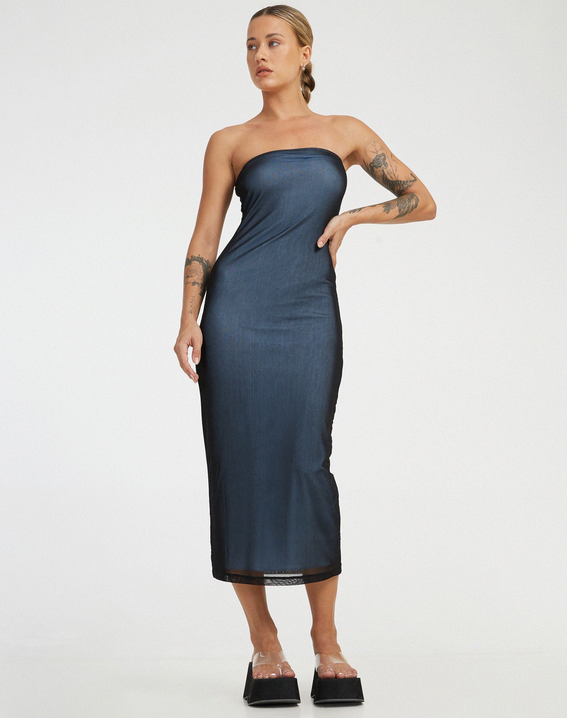 image de Rosbandi Midi Dress in Black with Baby Blue Lining