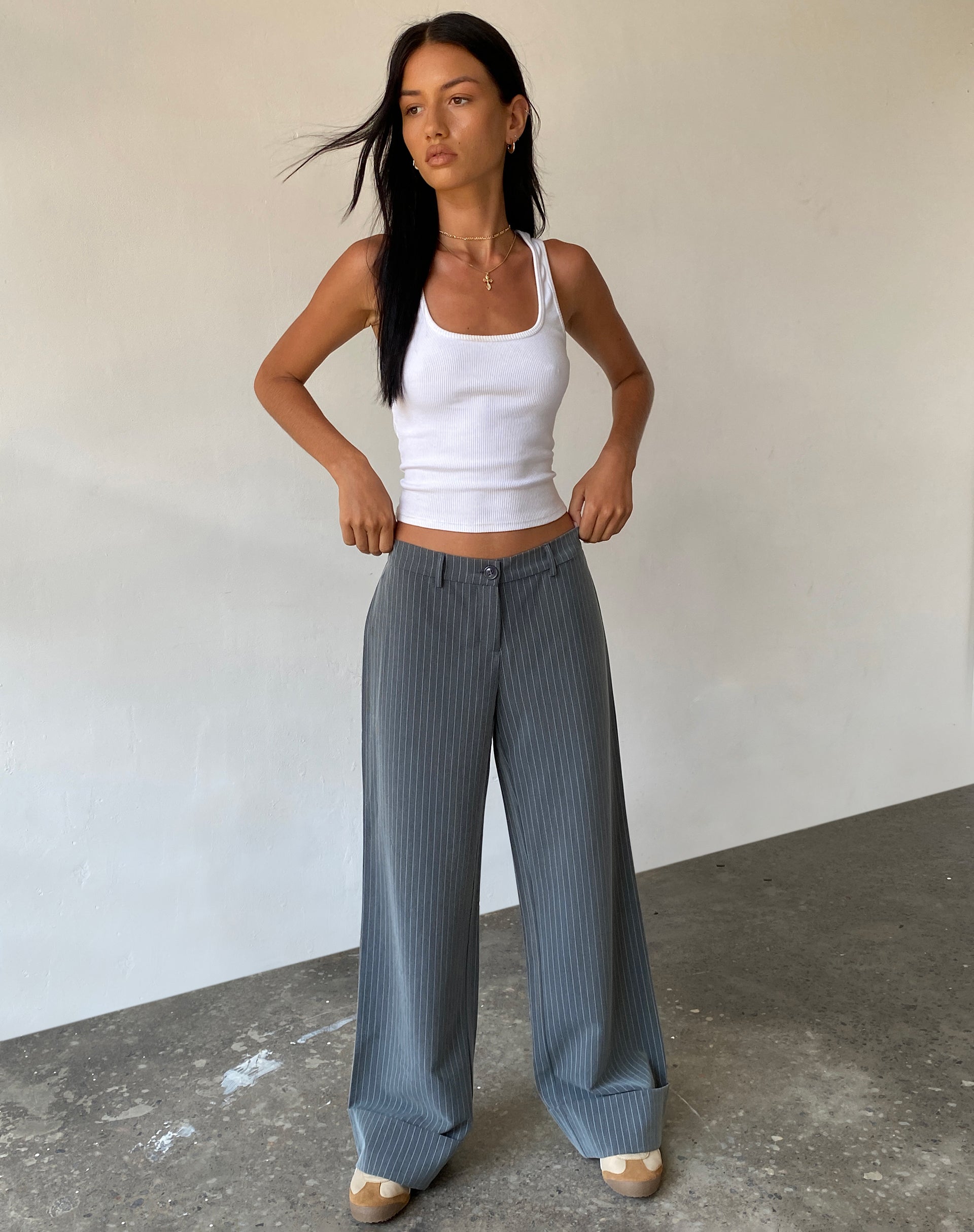 Image de Abba Low Rise Trouser in Pinstripe Grey