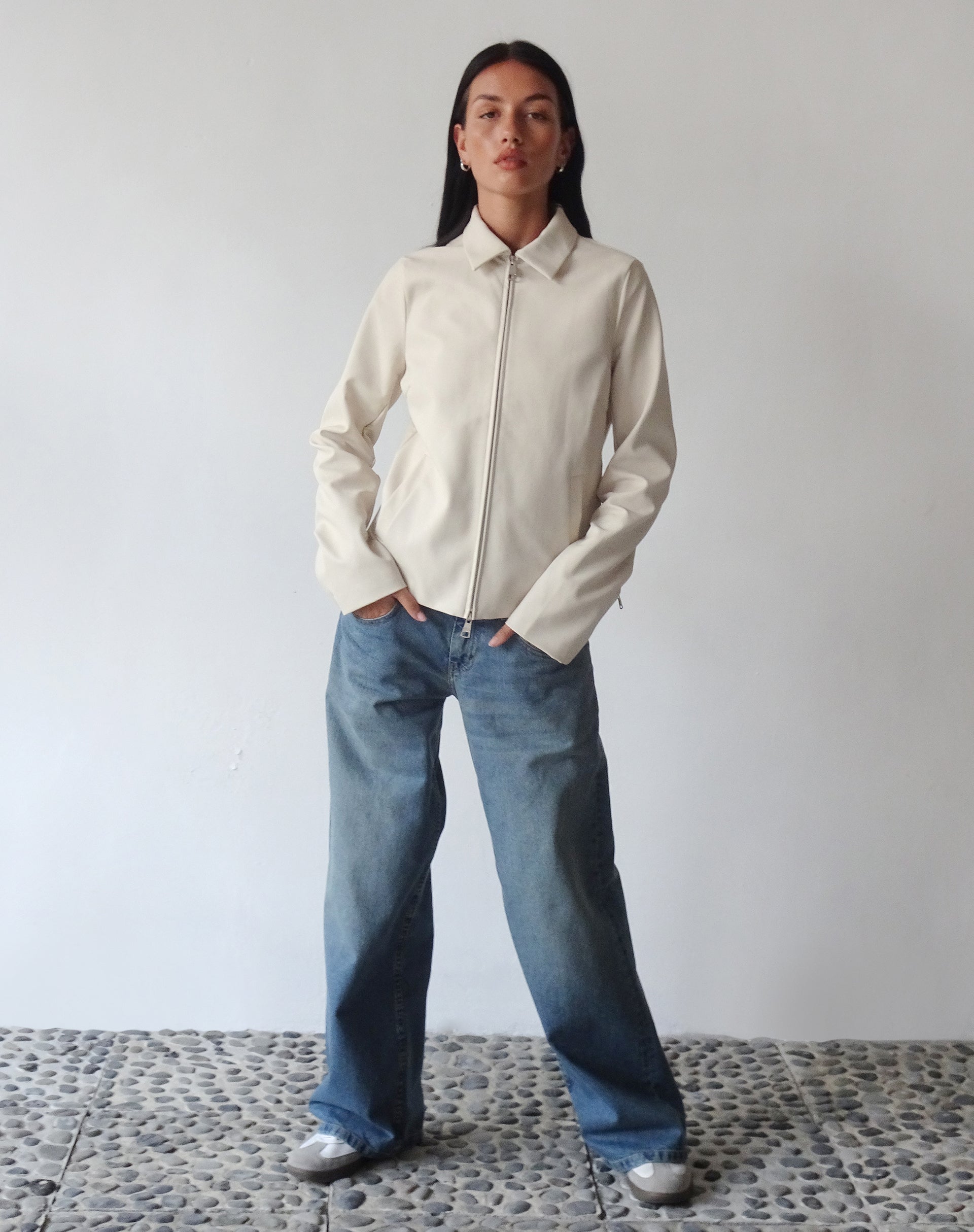 Image de la veste Enid en PU Ivoire