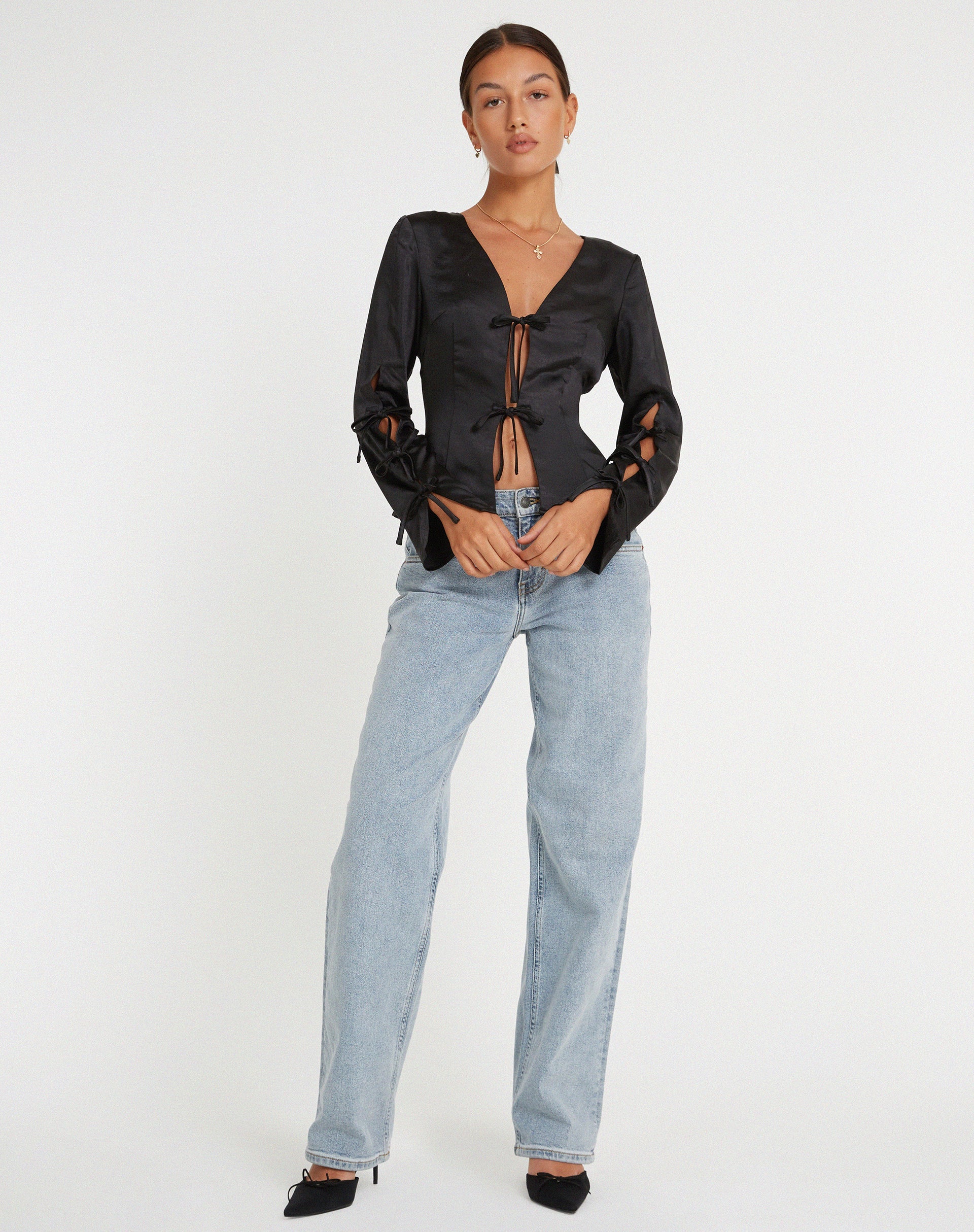 image de Ruhara Long Sleeve Top in Satin Black