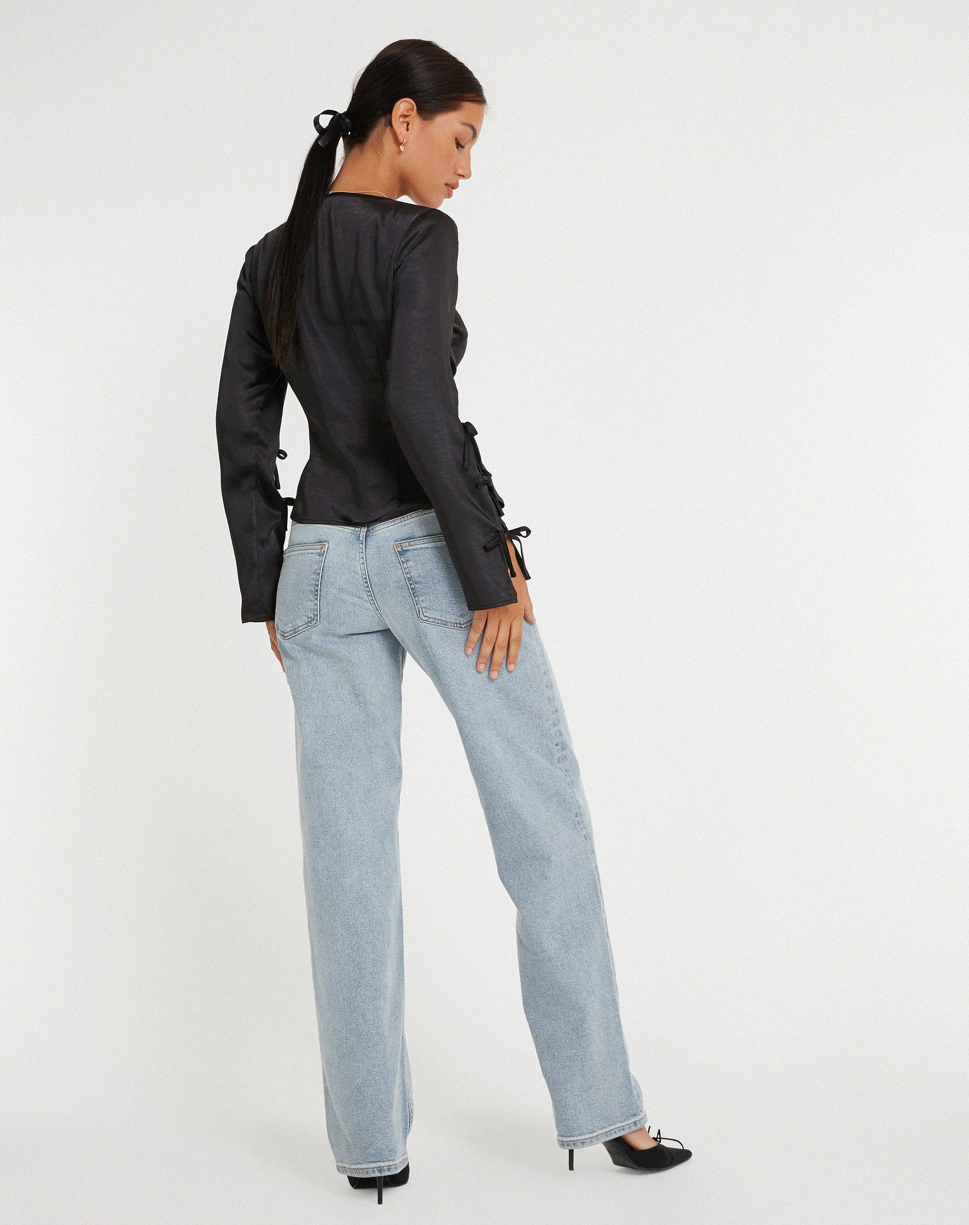 image de Ruhara Long Sleeve Top in Satin Black