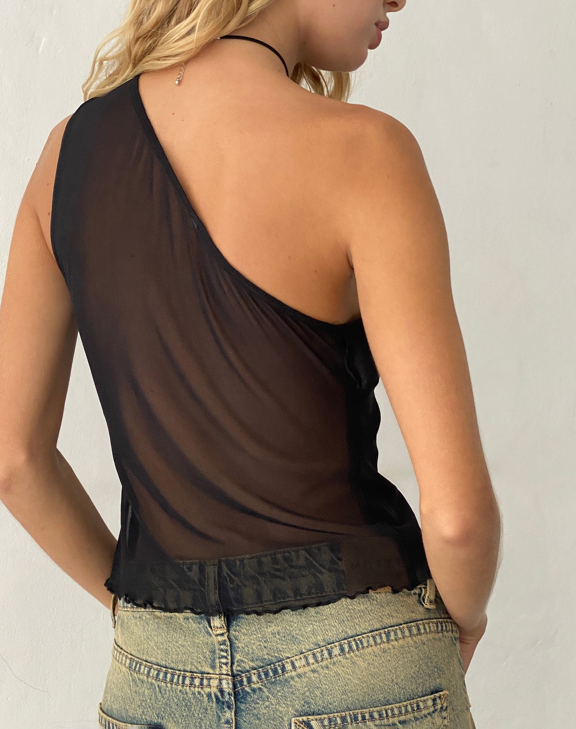 Image de Ruthie One Shoulder Frill Top in Black