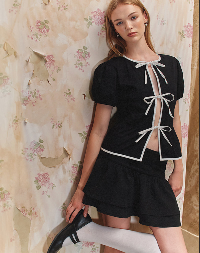 Ryota Tie Front Blouse in Black with White Binding (chemisier à nouer sur le devant)