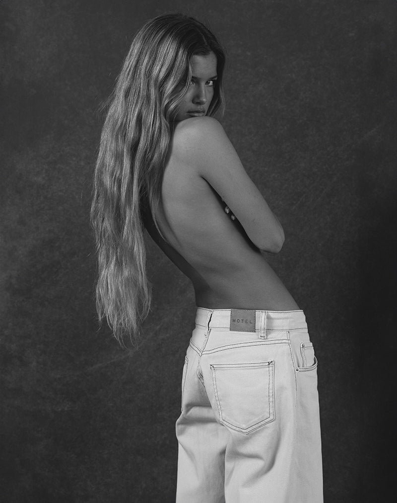 Image de Roomy Extra Wide Low Rise Jeans en Off White (blanc cassé)