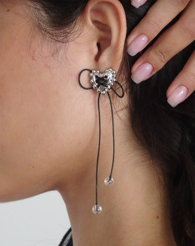 Image de boucles d'oreilles Sadie Bow en argent