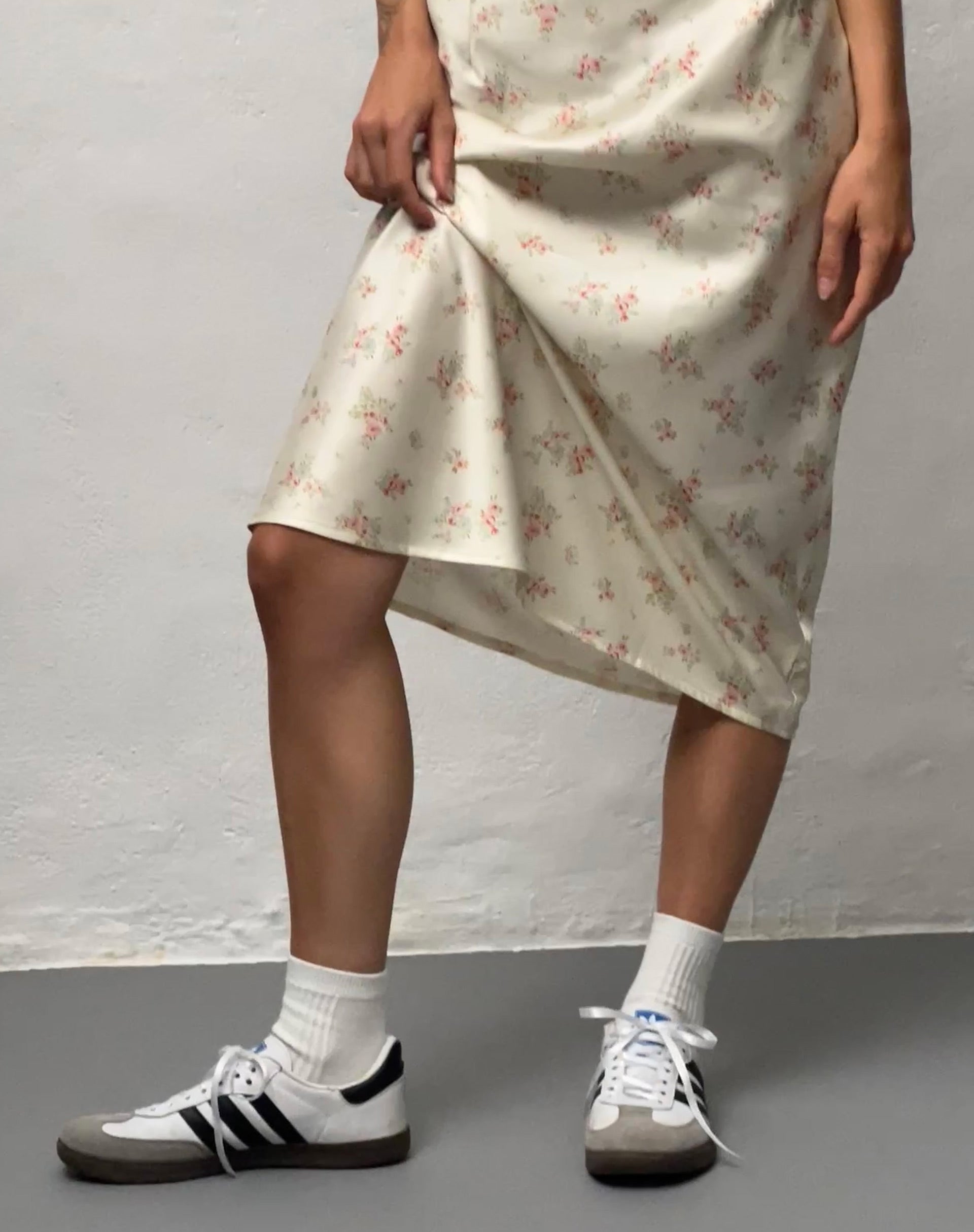 Image de Piya Midi Skirt in Satin Vintage Rose Garland