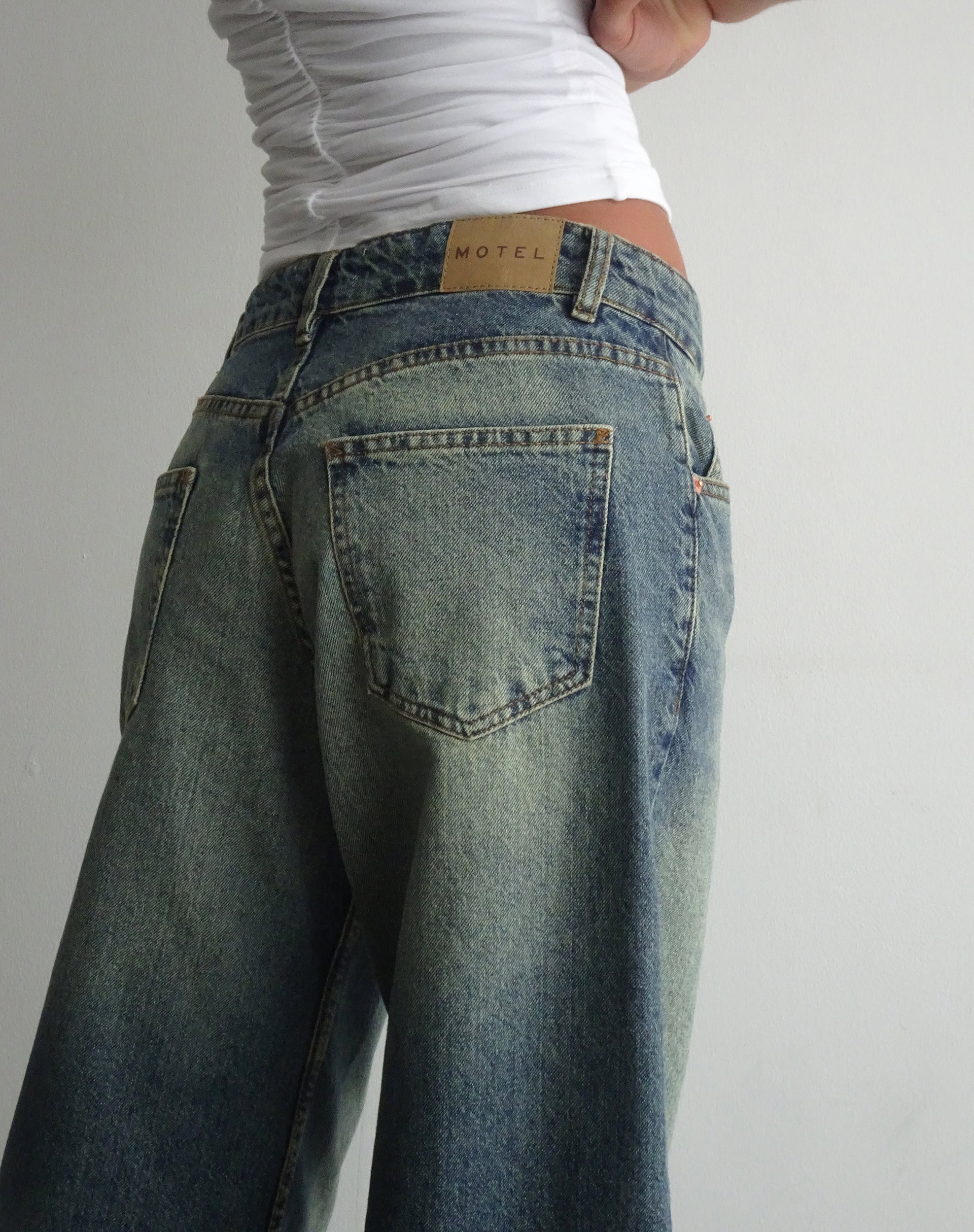 Image de Roomy Extra Wide Low Rise Jeans in Extreme Blue Green