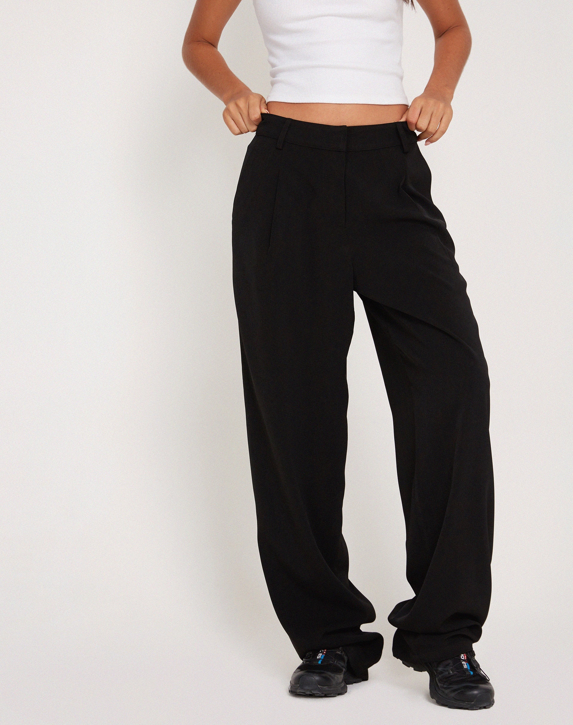 Image de Sakaria Pantalon à jambes larges en noir