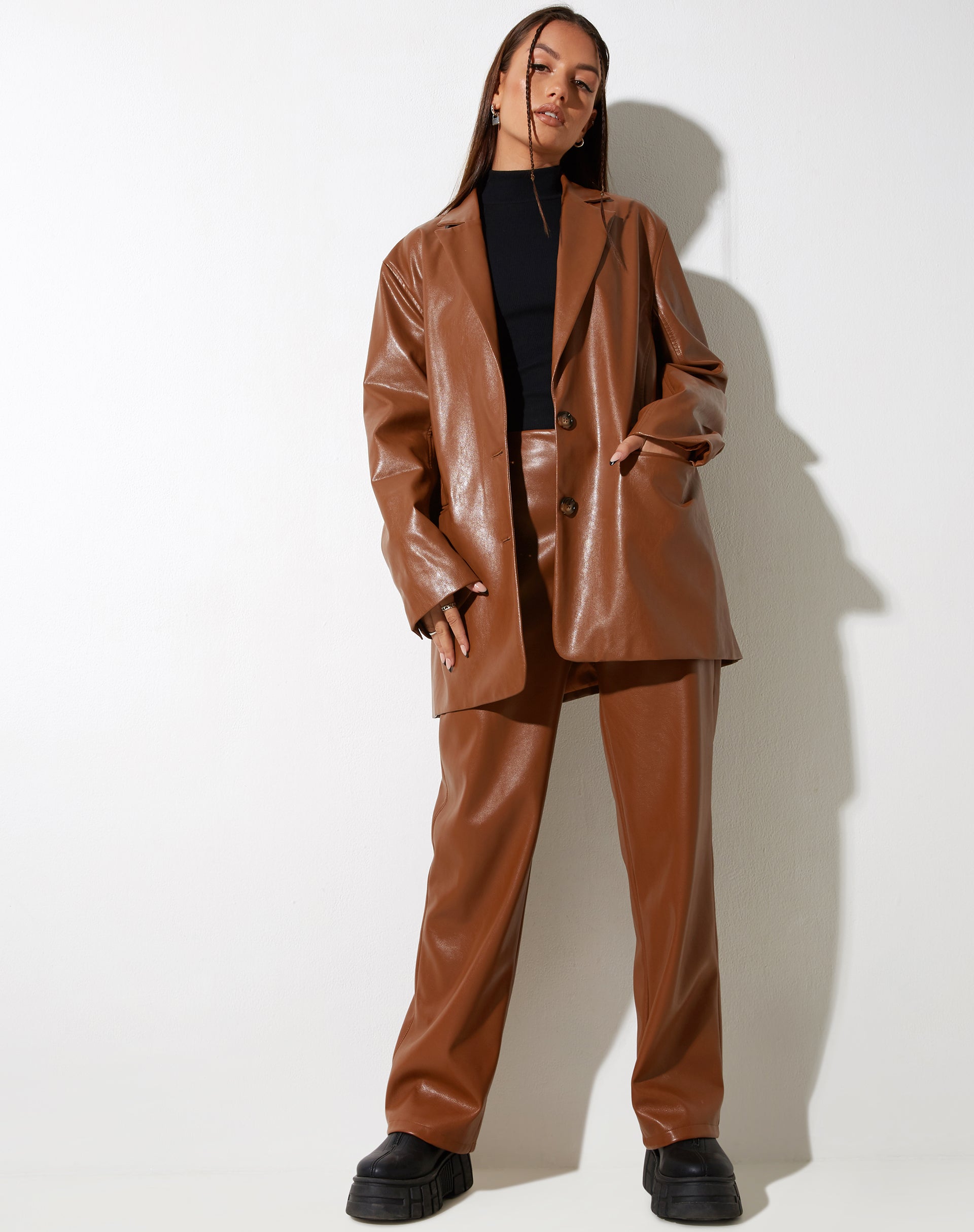 Image de marque de MOTEL X IRIS Pantalon Patria en PU Chocolat