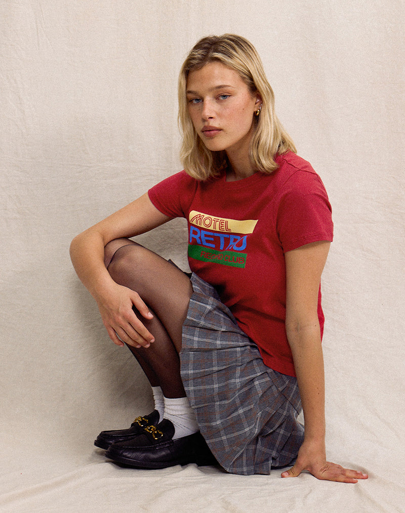 Image de Saki Tee en rouge adrénaline avec motif Motel Retro Club
