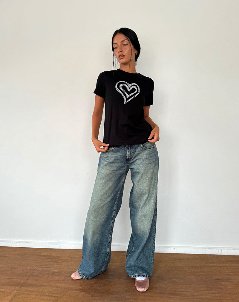Image de Saki Tee en noir avec Love Tie Dye