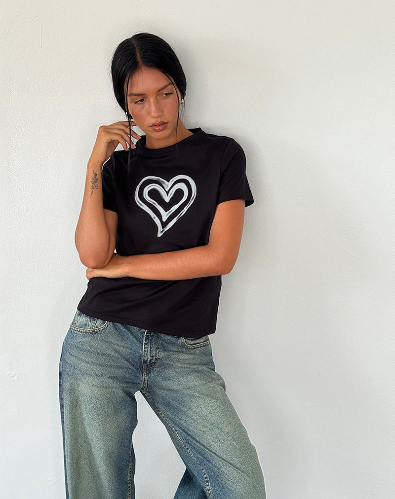 Image de Saki Tee en noir avec Love Tie Dye