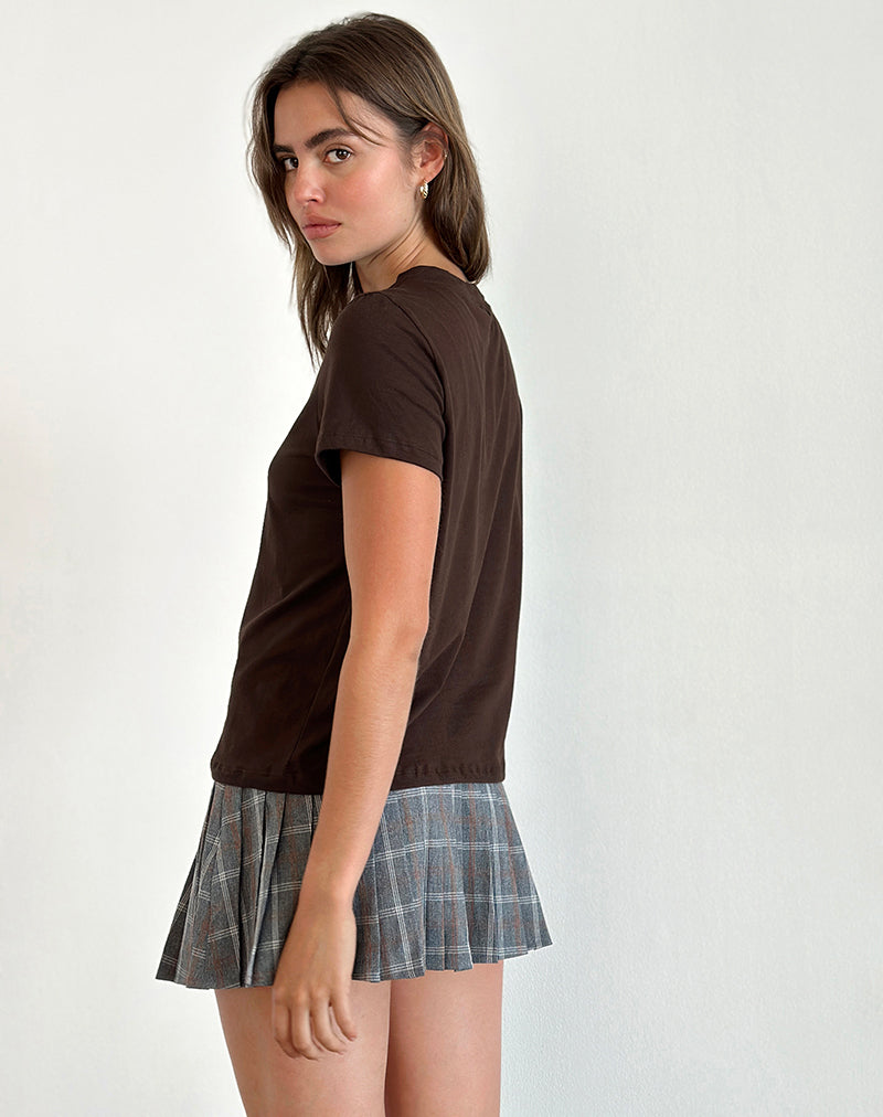 Image de Saki Tee en marron chocolaté avec l'imprimé Girl Intuition