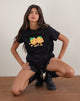 Image de Saki Tee en noir avec imprimé Squeeze Me Orange