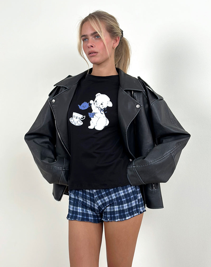 Image de Saki Tee en noir avec imprimé Tea Time