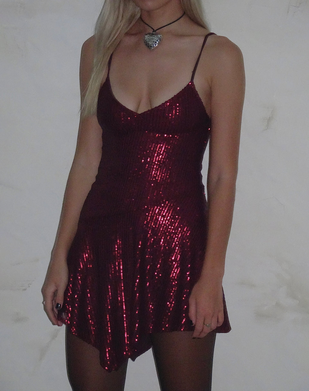 Sarabeth - Mini robe à ourlet en cascade - Burgundy Sequin