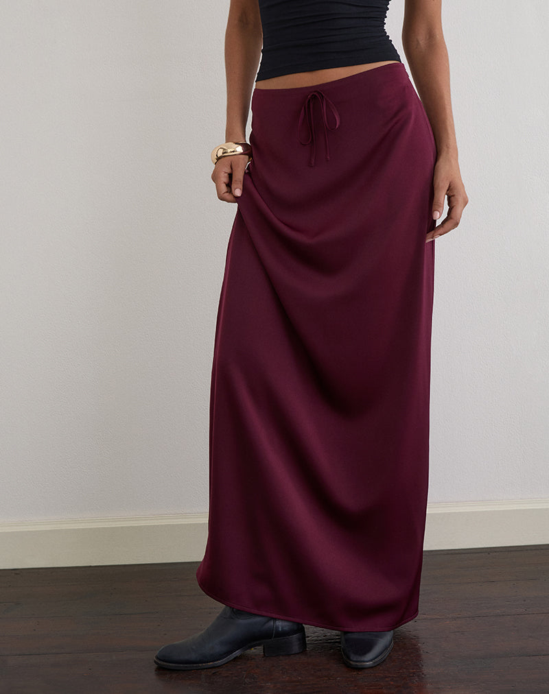 Image de Sarinem Maxi Skirt in Satin Burgundy