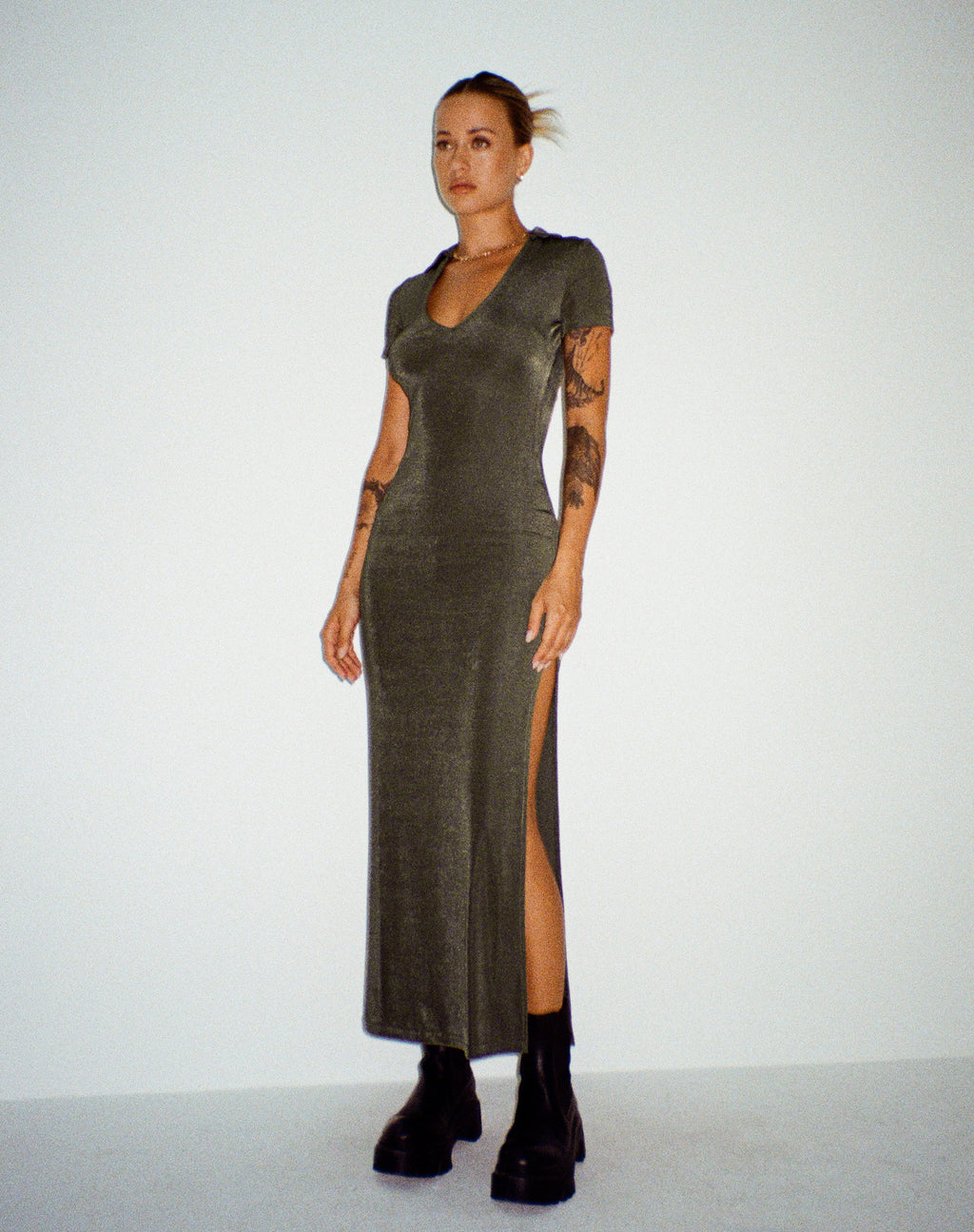 Robe longue Savita en olive foncé