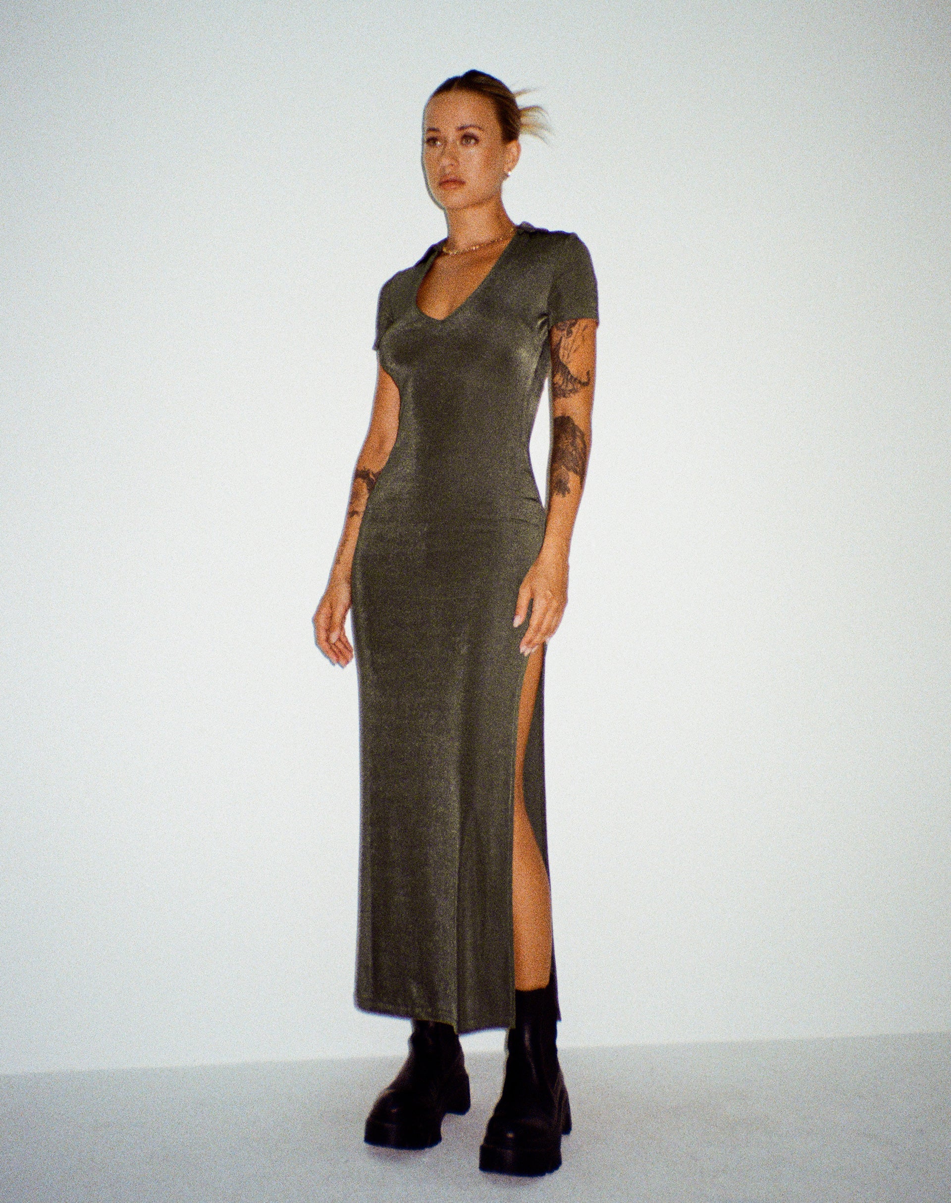IMAGE DE Robe longue Savita en olive foncé